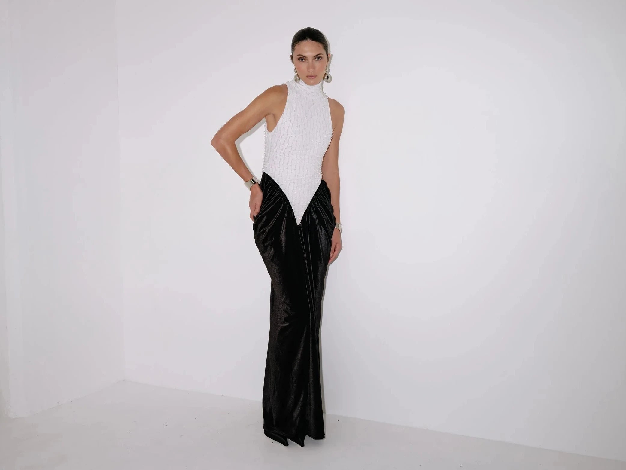 Delfi Collective Hepburn sukienka wieczorowa pearl długa