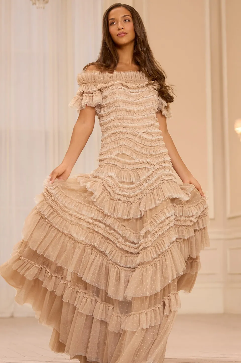 Needle & Thread Wild Rose Off-Shoulder Gown sukienka beżowa tiulowa