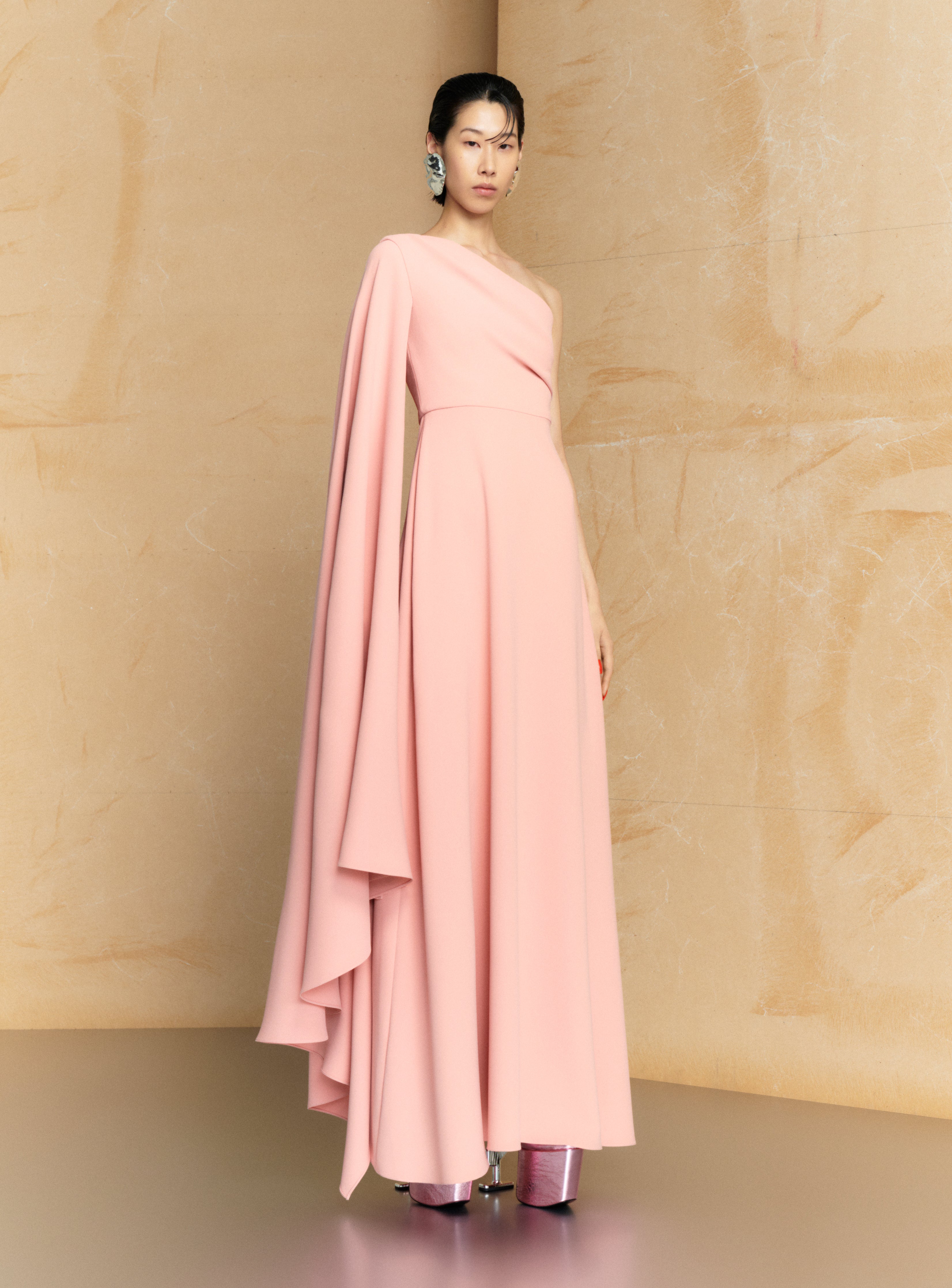 SOLACE LONDON Yazmin Maxi sukienka różowa jedno ramię