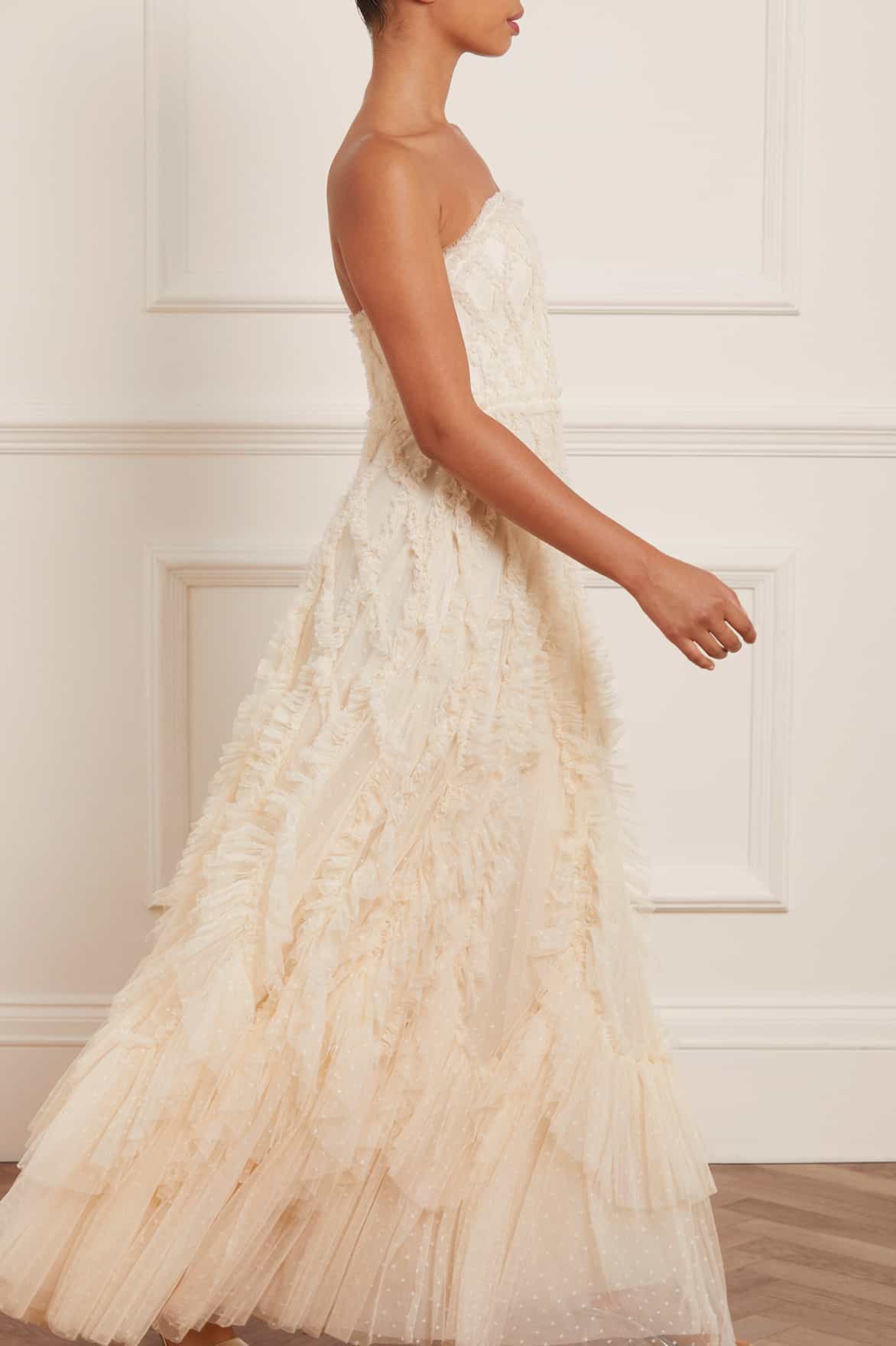 Needle & Thread Rosella Ruffle Strapless suknia wieczorowa cream gorsetowa