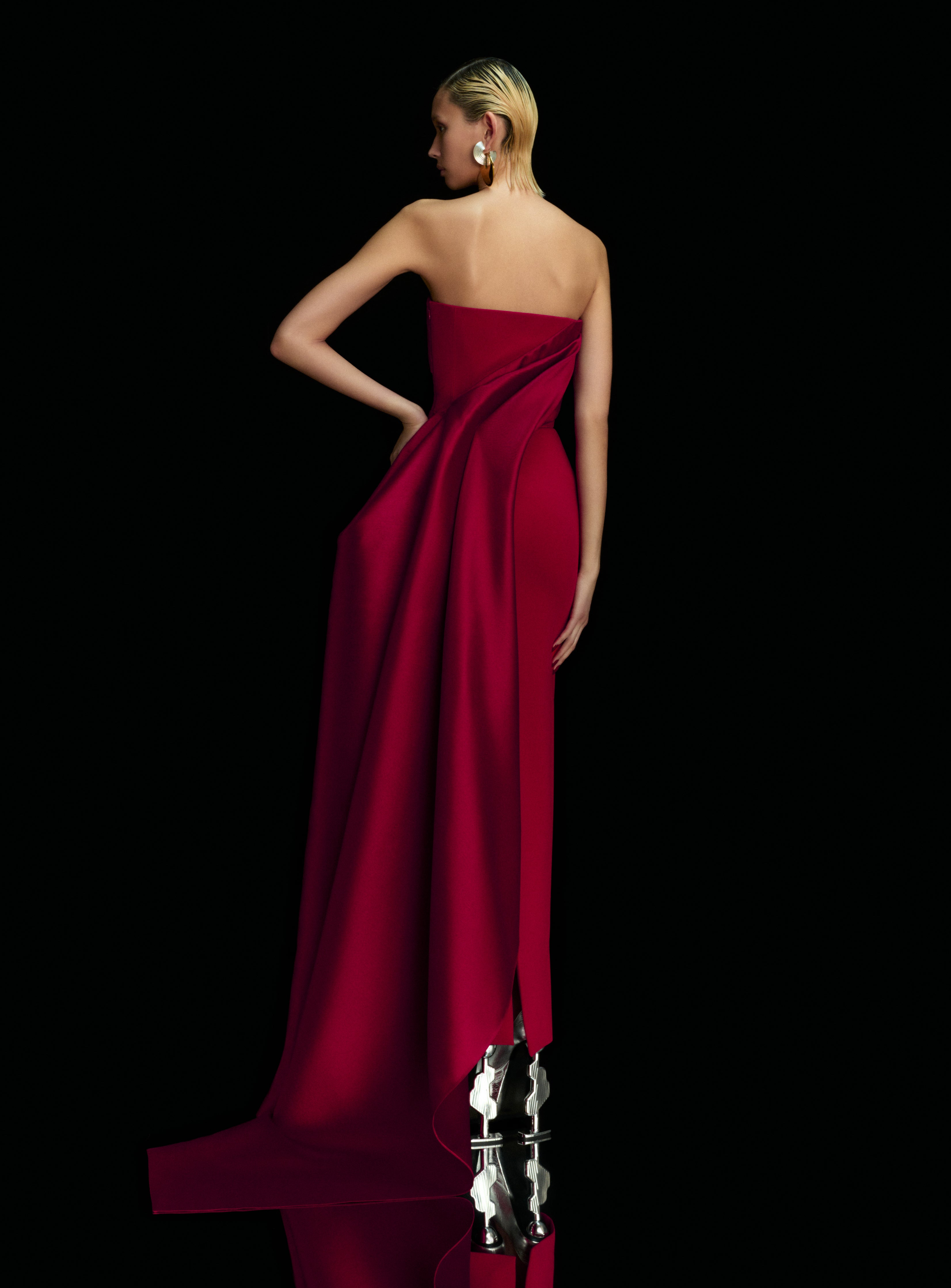 Solace London Kinsley sukienka maxi rubinowa drapowana