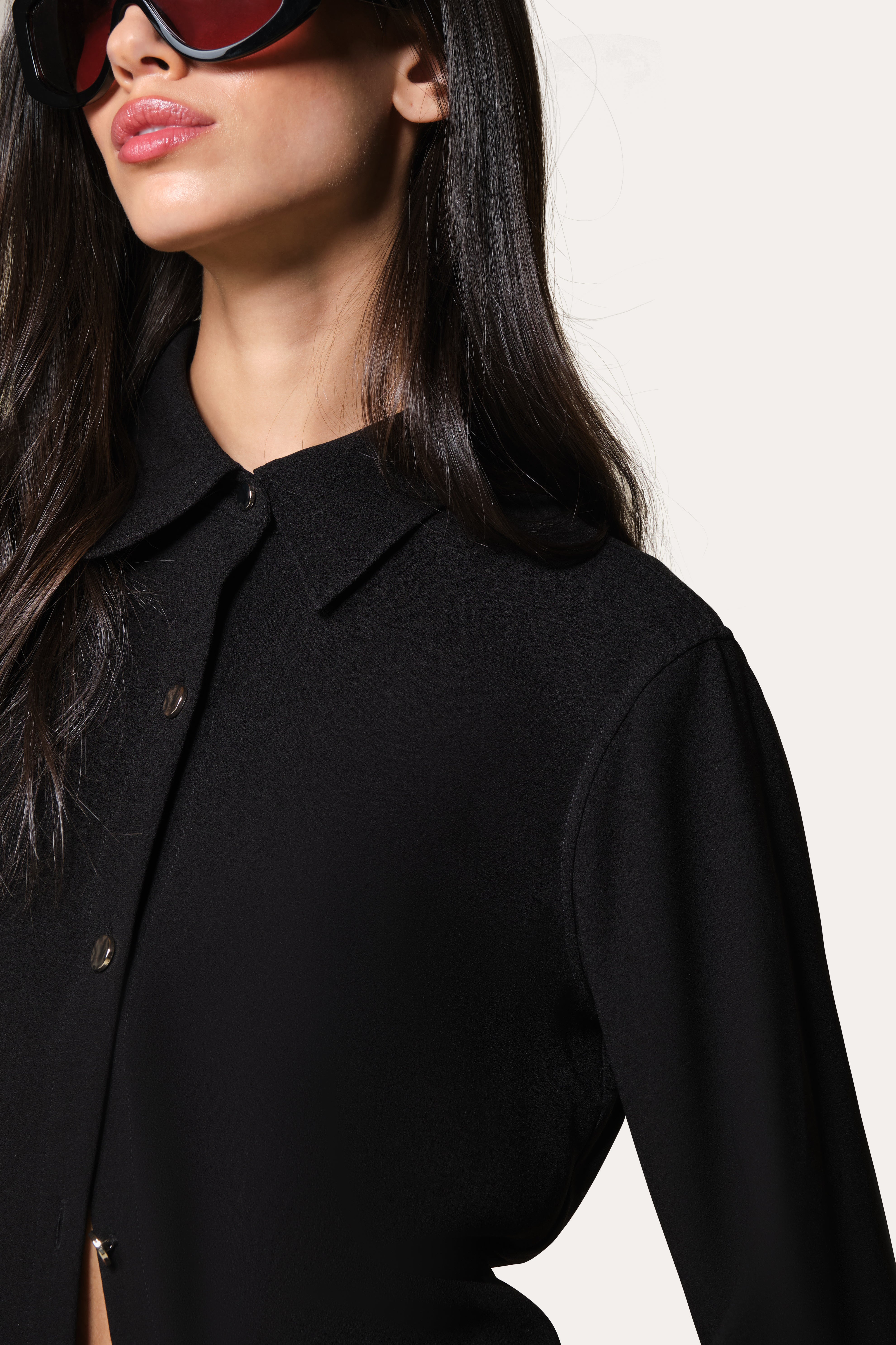 Elie Tahari Japanese Crepe koszula czarna z guzikami