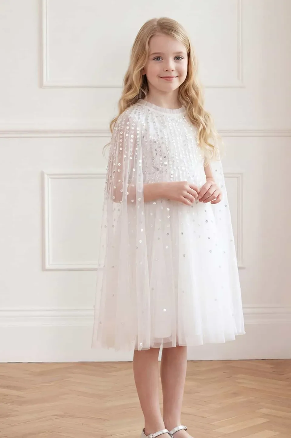 Needle & Thread Moonlight Sequin Cape sukienka dziewczęca biała