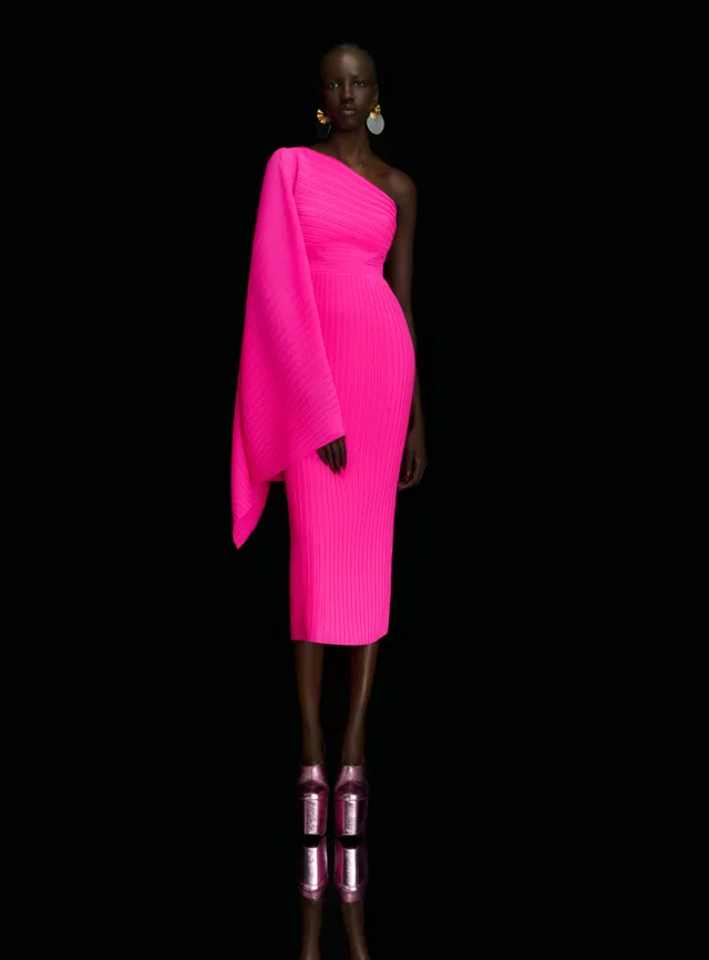Solace London The Lenna Midi sukienka Hot Pink jedno ramię