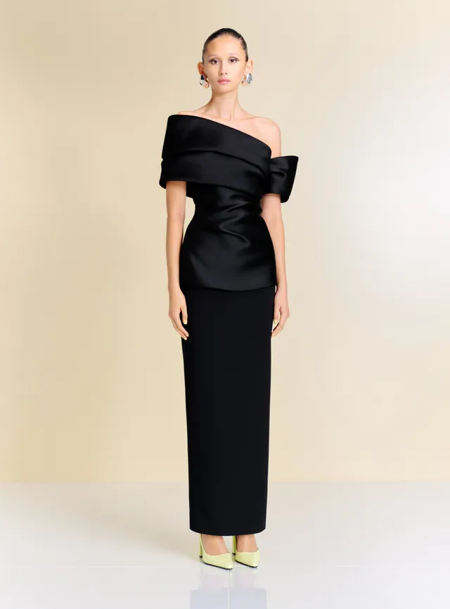 Solace London Lucine sukienka wieczorowa czarna maxi odkryte ramiona
