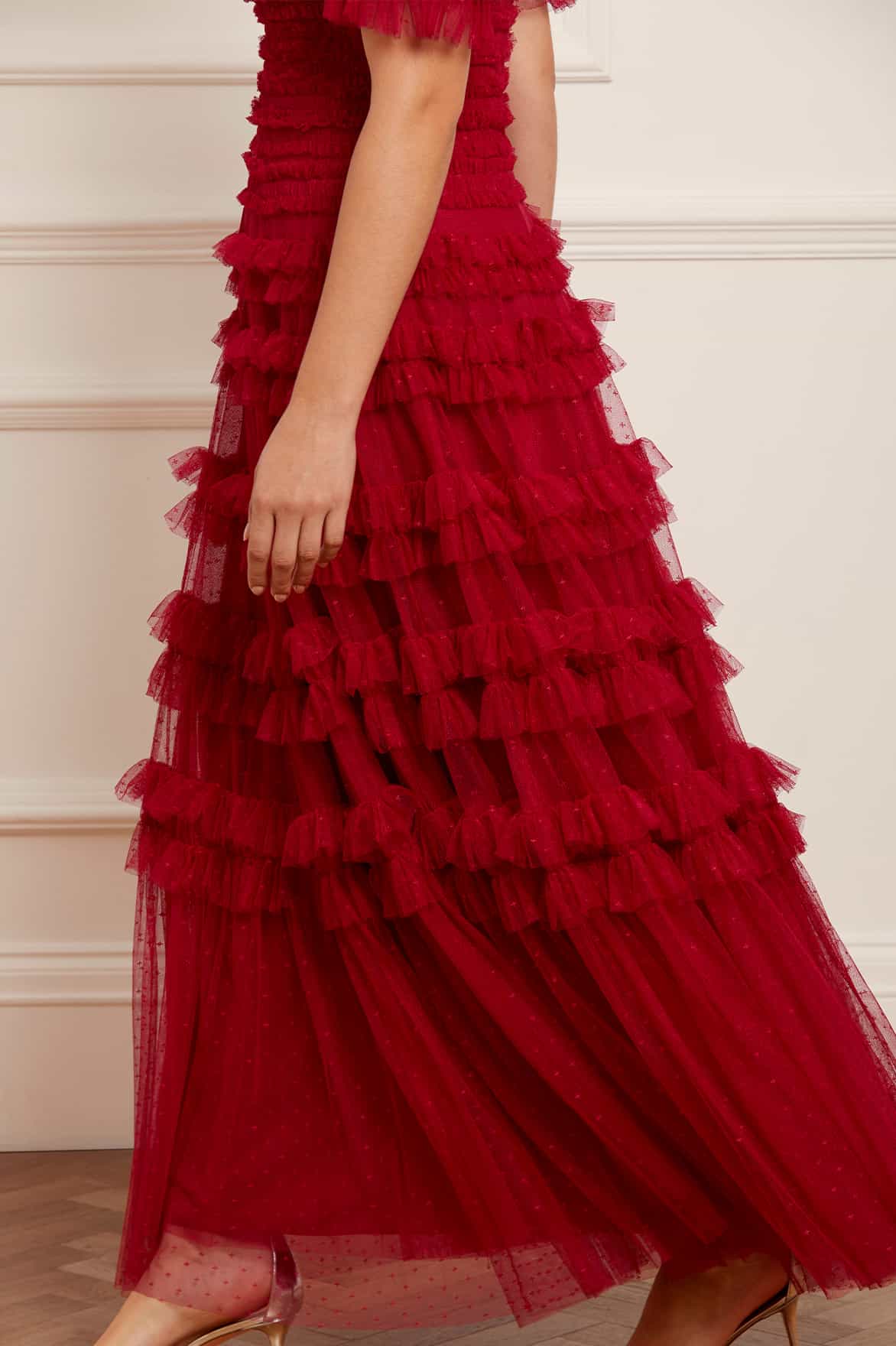 Needle & Thread Lisette Ruffle Off Shoulder sukienka bordowa