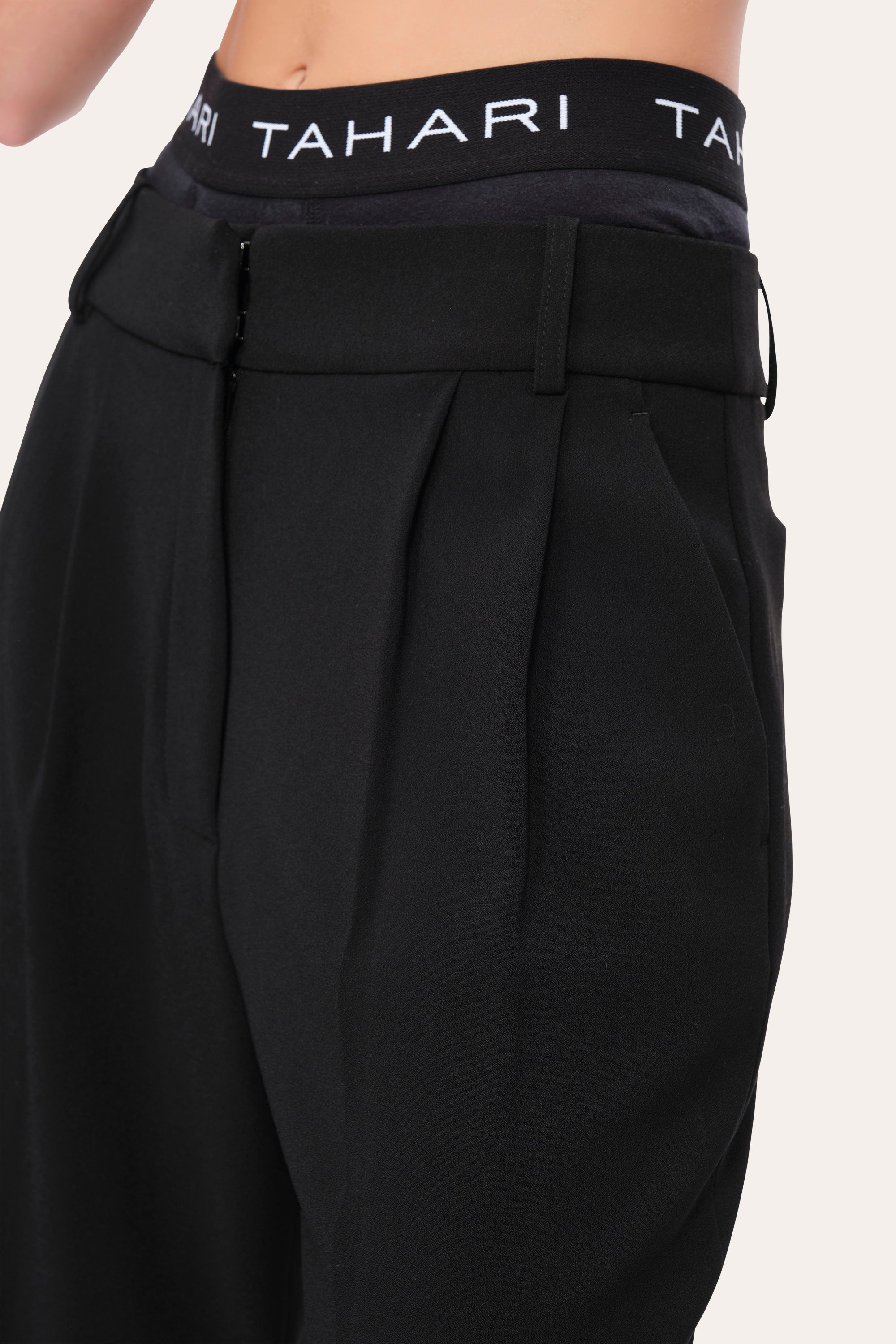 Elie Tahari Crepe Pleated spodnie czarne szerokie