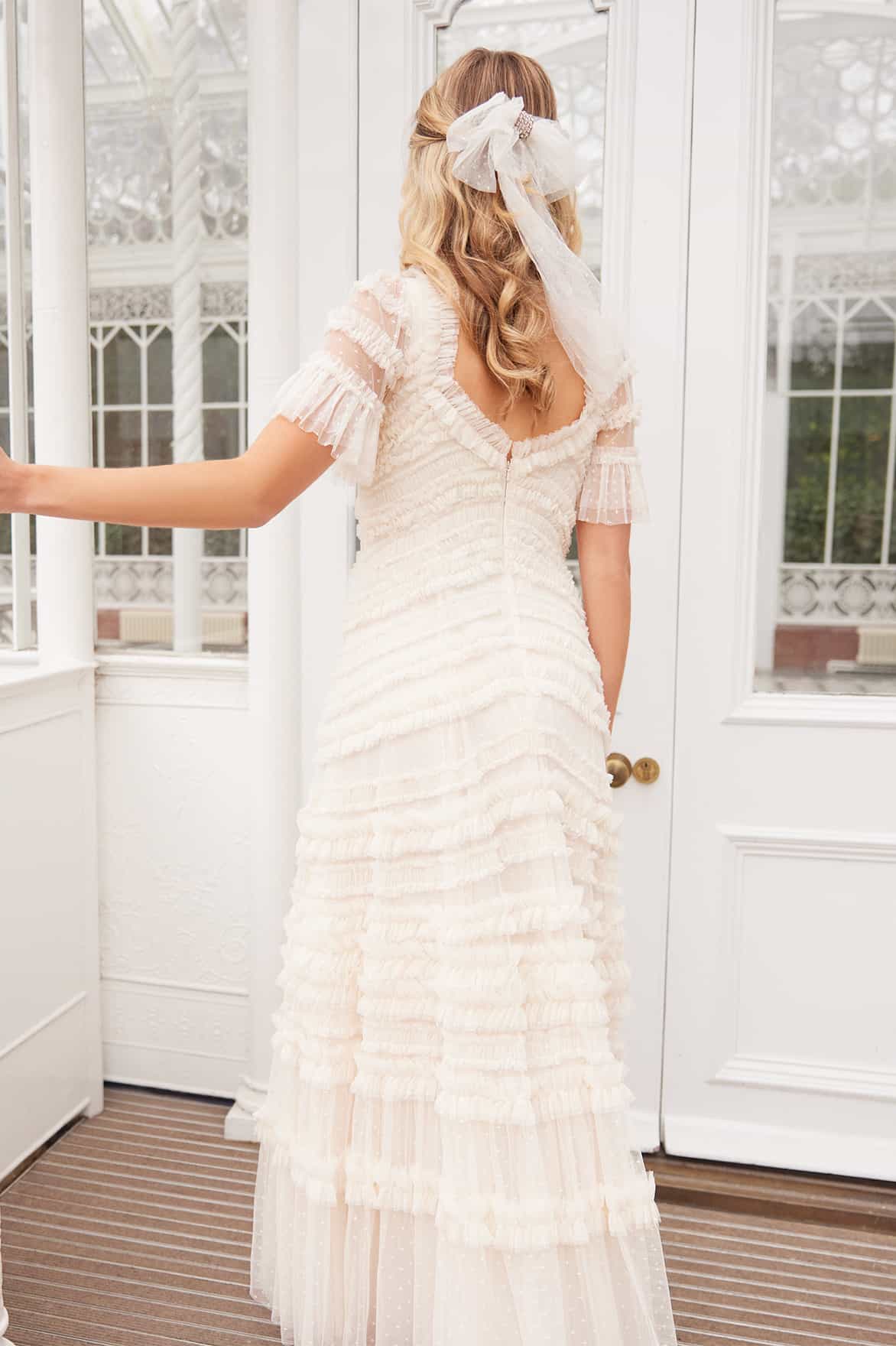 Needle & Thread Amara Gown suknia kremowa falbany