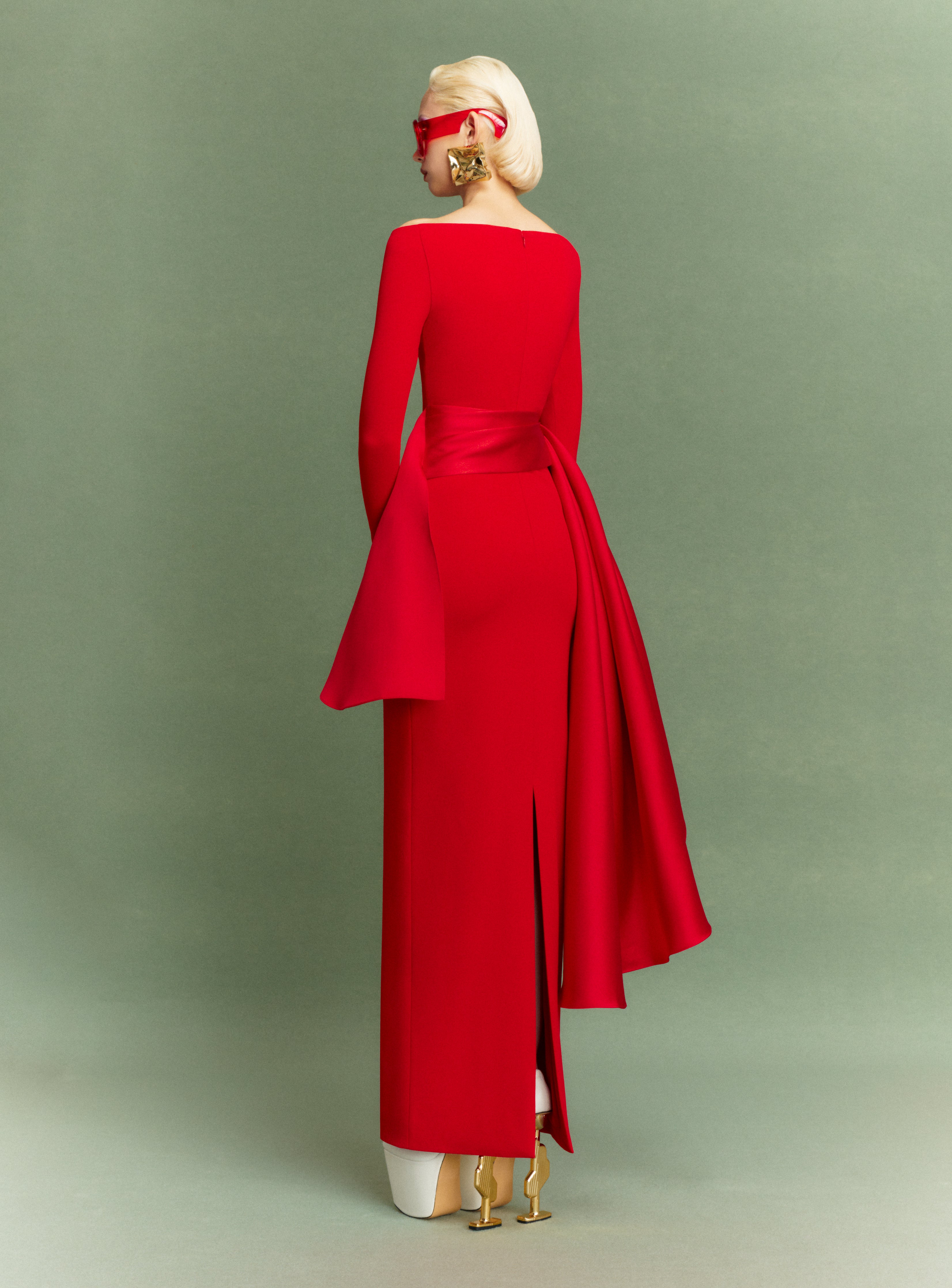 Solace London Kiana sukienka maxi czerwona odkryte ramiona