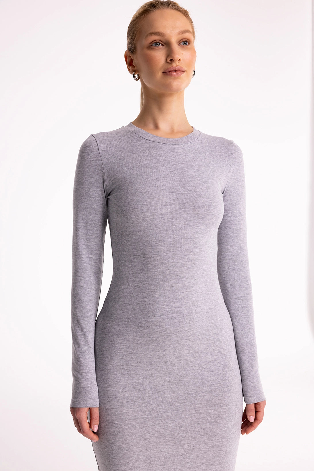Nudyess Shape sukienka midi light melange basic