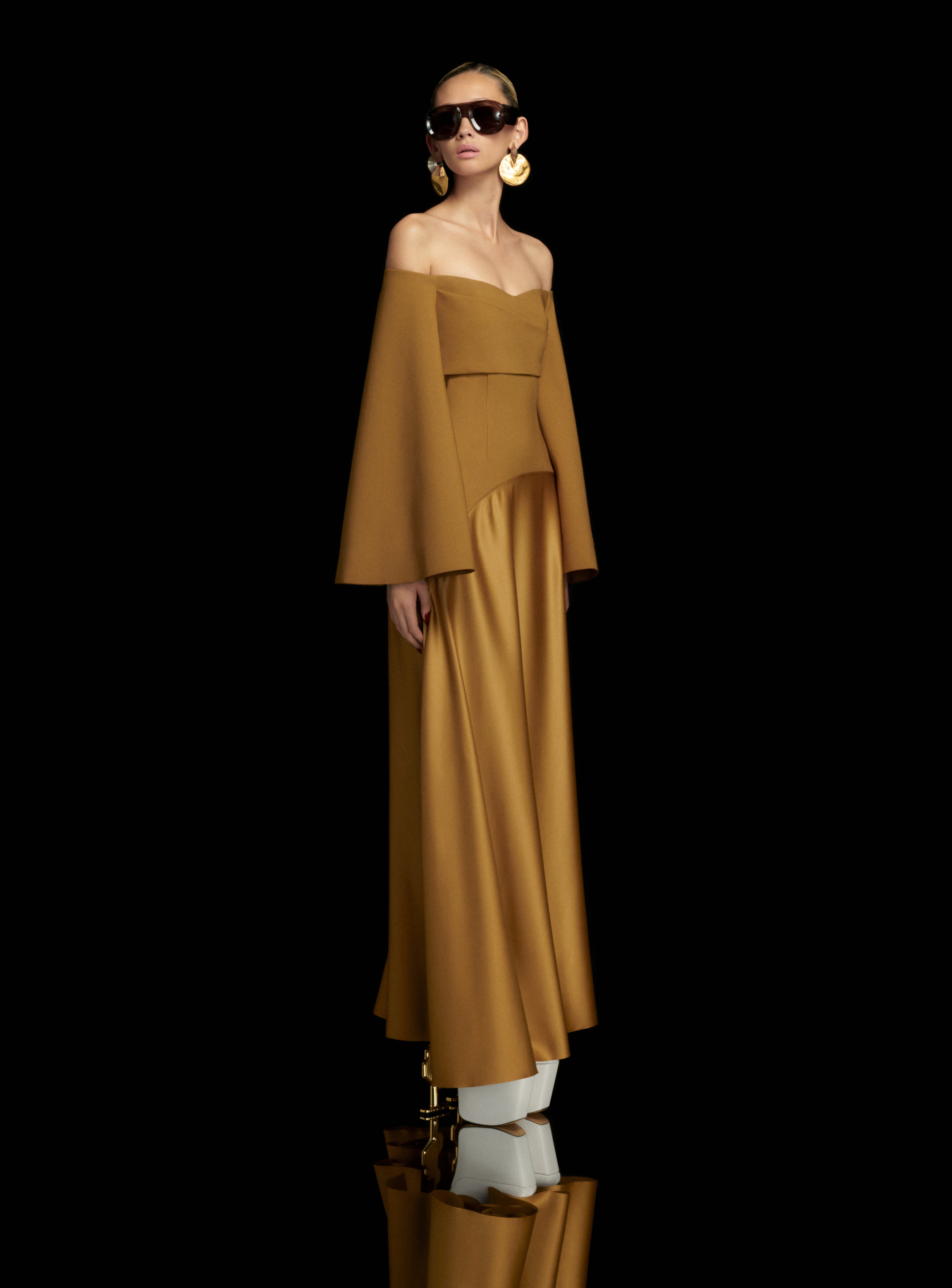 Solace London Rina sukienka wieczorowa maxi złota
