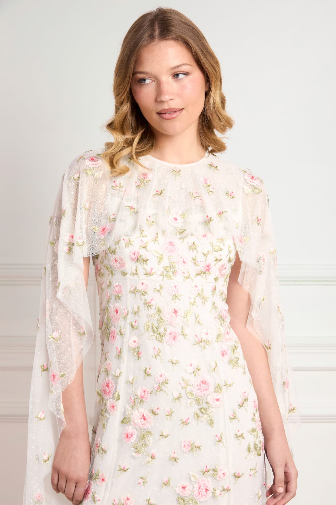 Needle & Thread Rose Bloom Cape Gown sukienka biała w kwiaty
