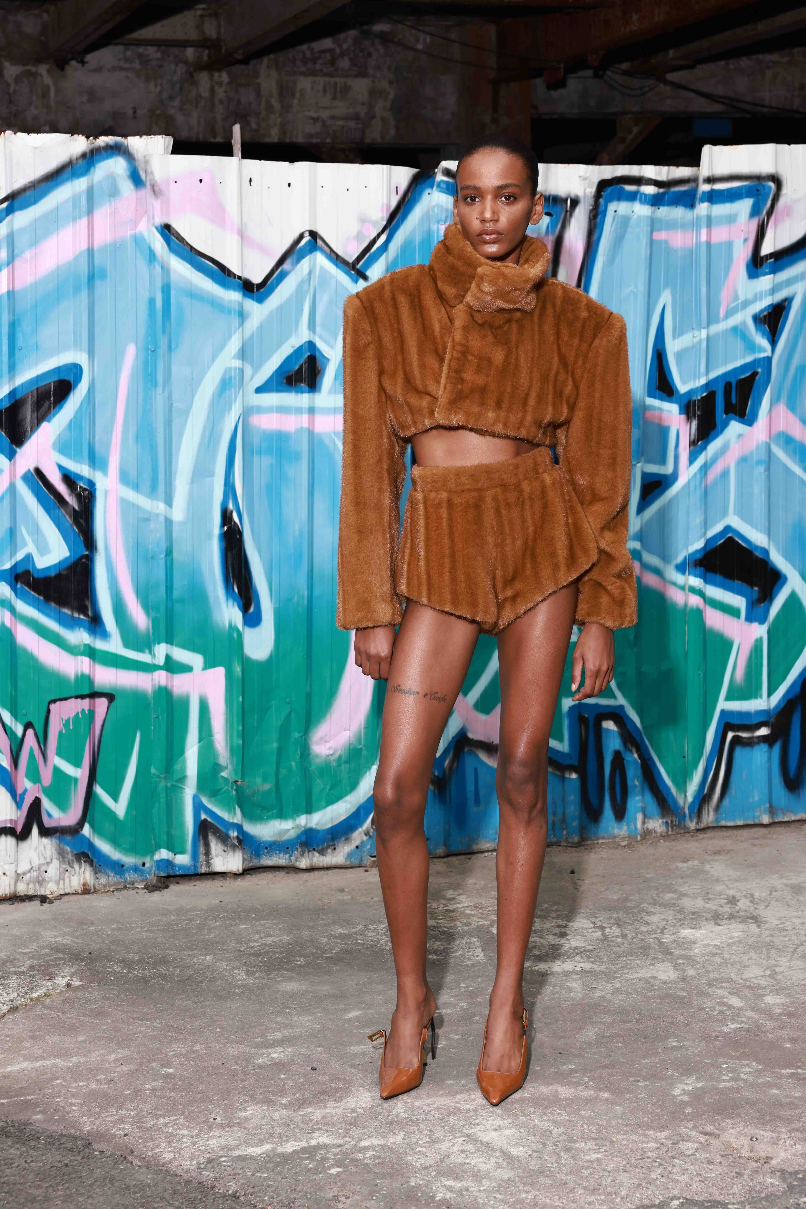 Bronx and Banco Faux Mink kurtka futrzana brązowa cropped