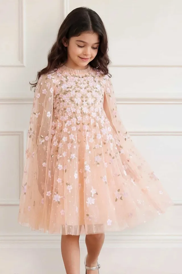 Needle & Thread Camellia Ditsy Cape Kids Dress sukienka Pink haftowana