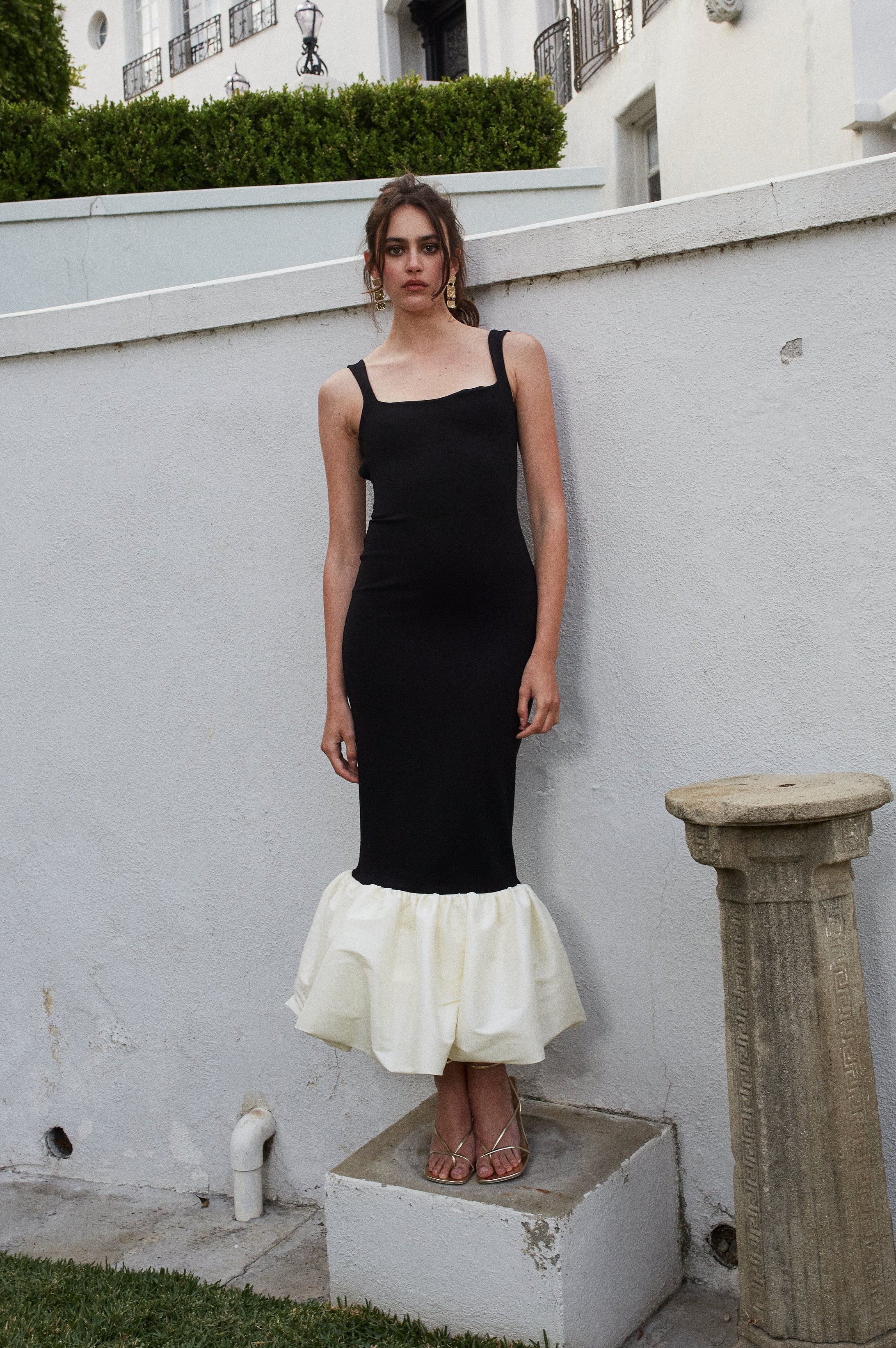 Delfi Collective Xena sukienka Black Ivory midi