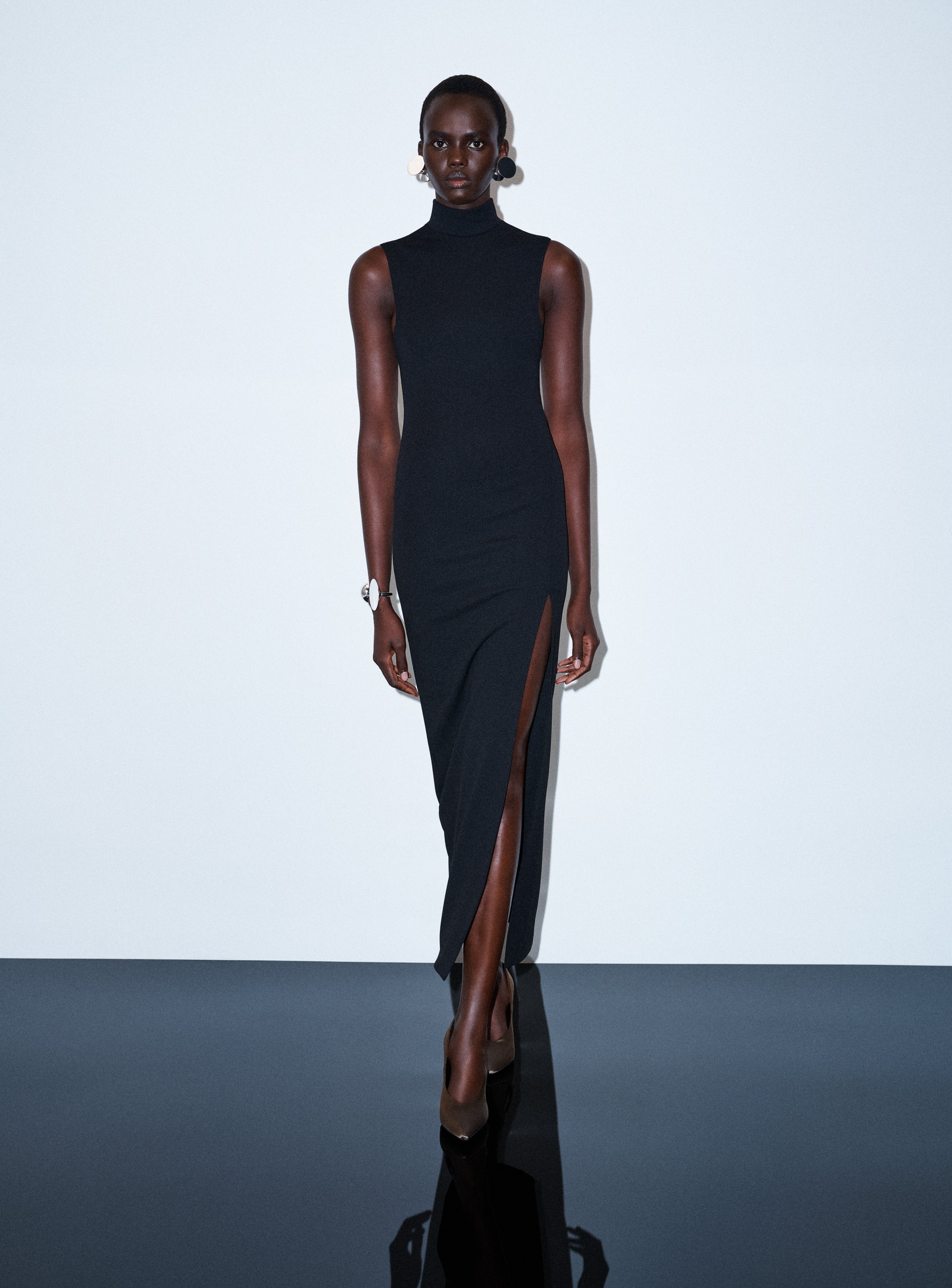 Solace London Nanette sukienka wieczorowa czarna maxi