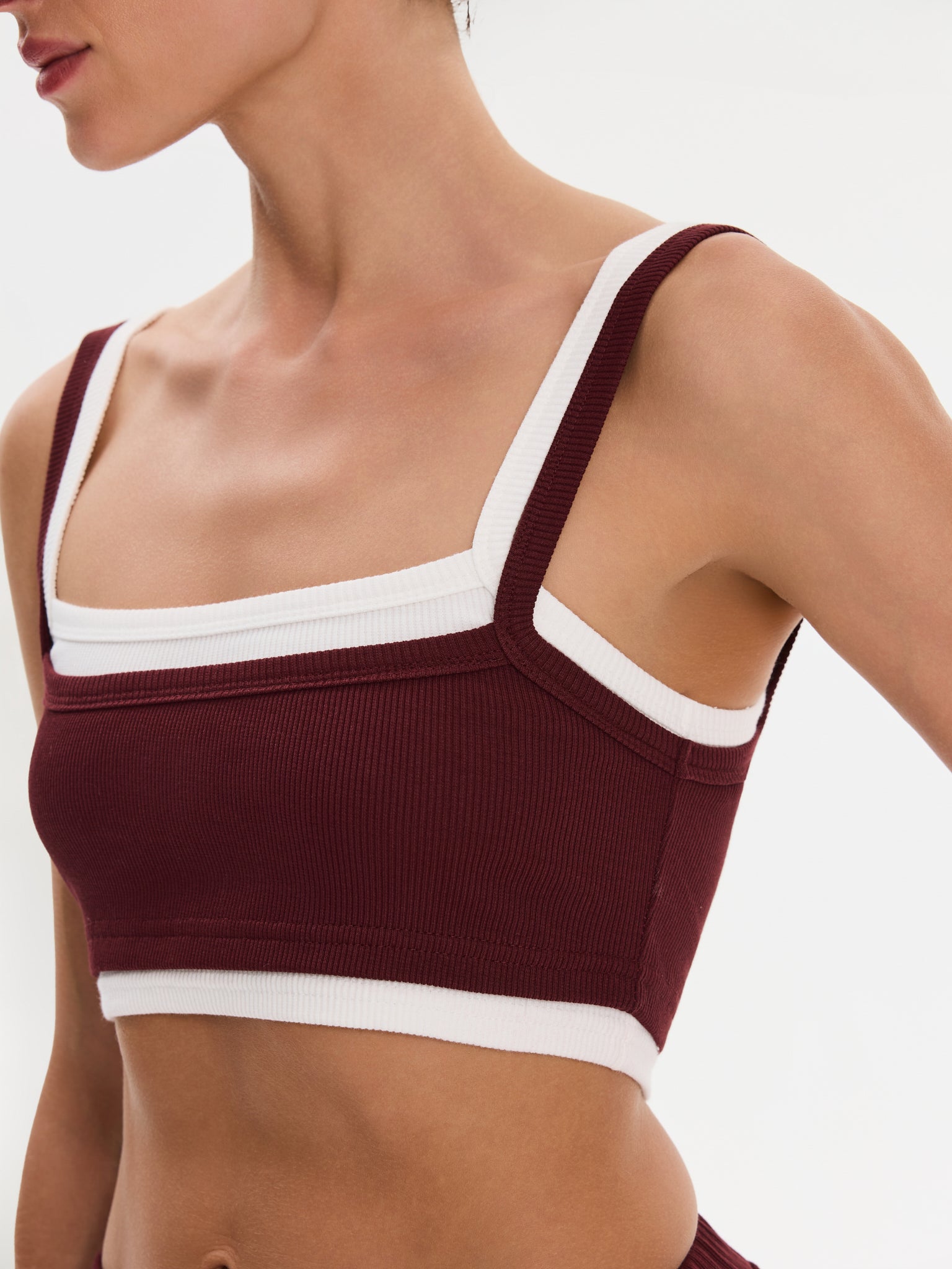 Nudyess Lisa top Burgund crop na ramiączkach