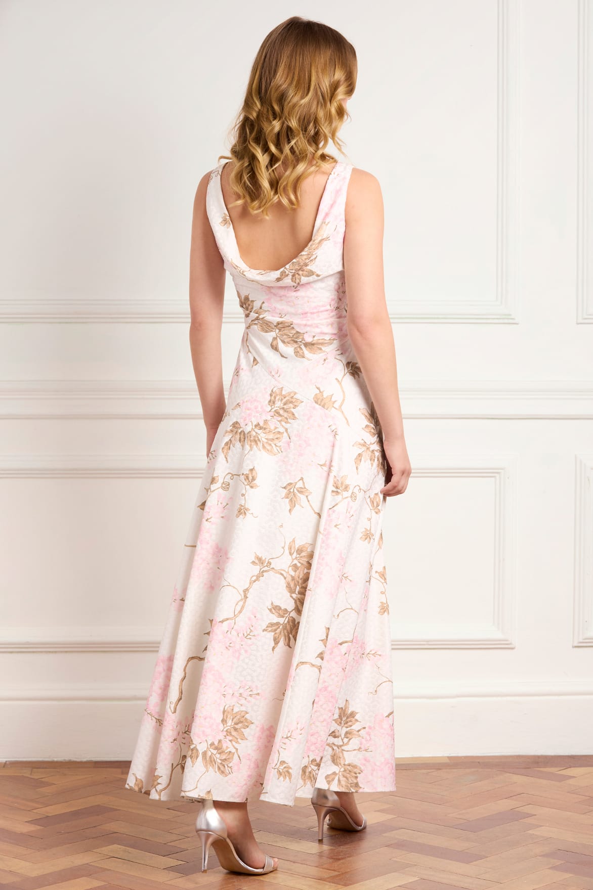 Needle & Thread Wisteria Jacquard Cowl Neck Gown suknia biała