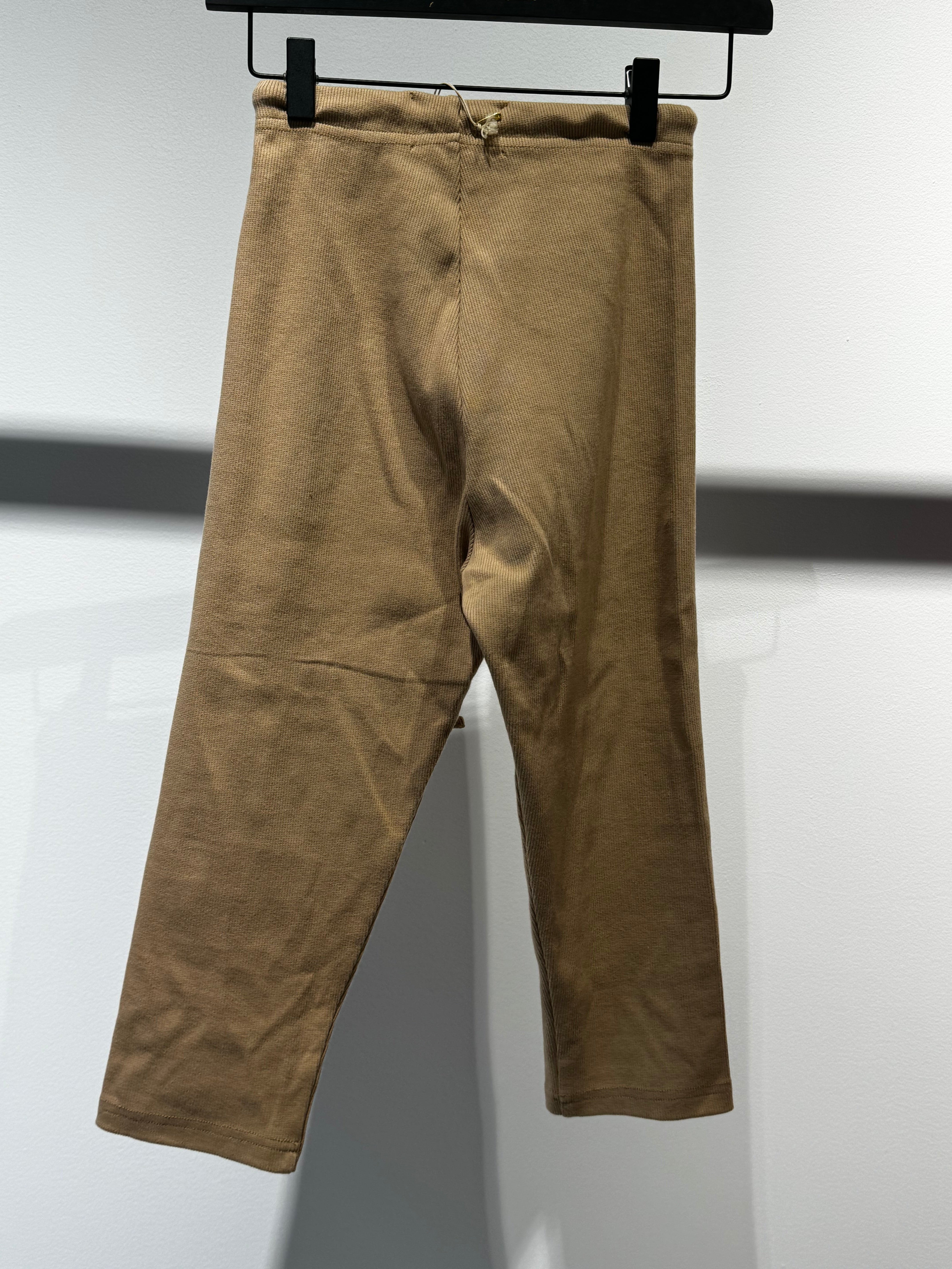 Nudyess 844T legginsy rybaczki tan prążkowane