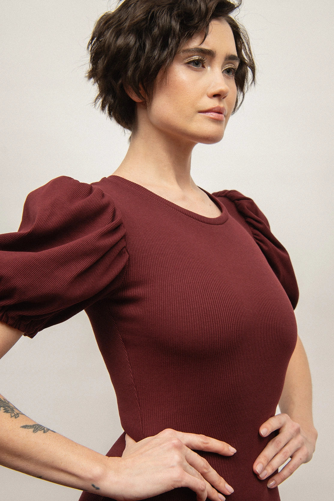 Nudyess Susan sukienka midi Burgund bufki