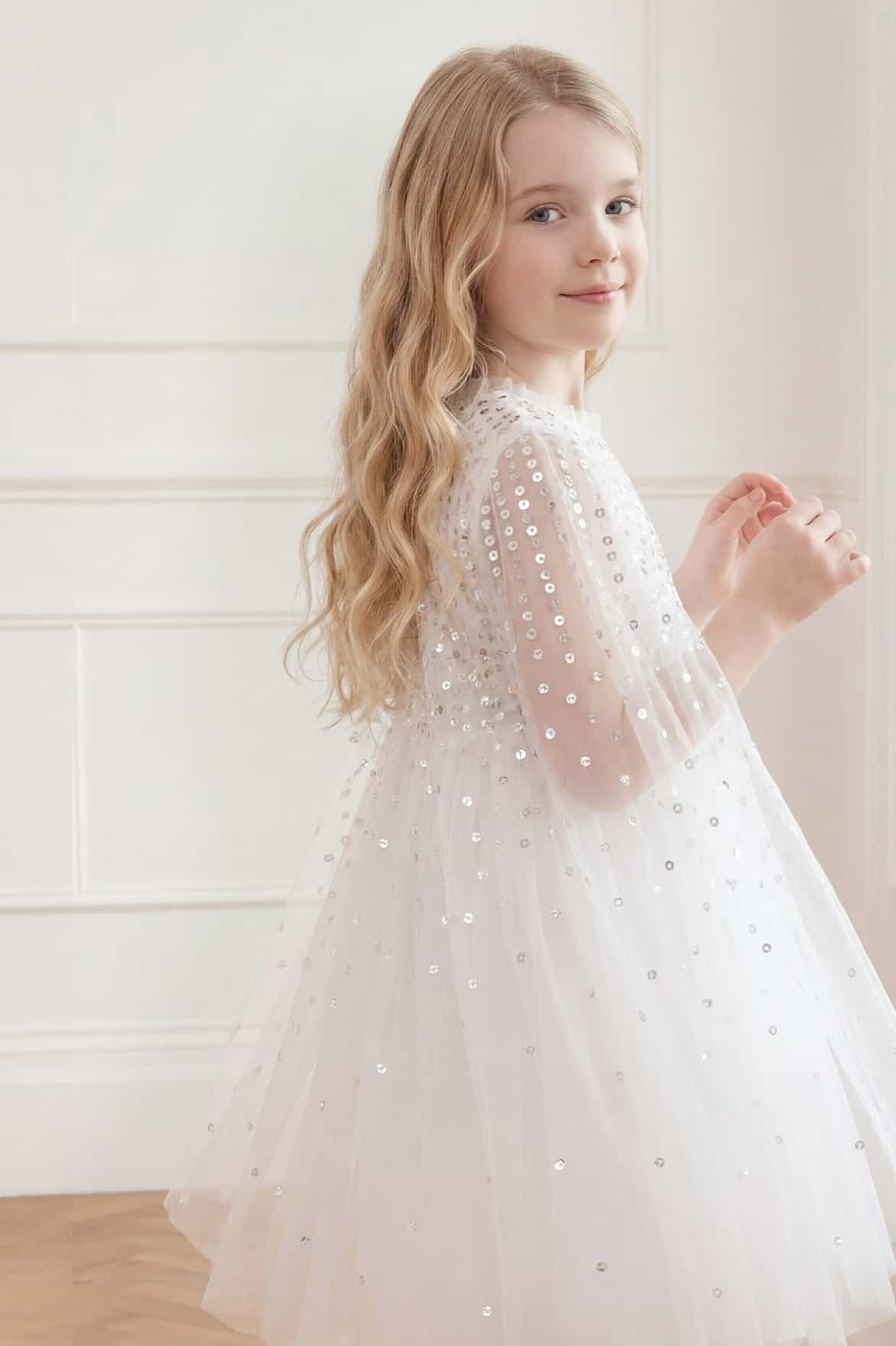 Needle & Thread Moonlight Sequin Cape sukienka dziewczęca biała