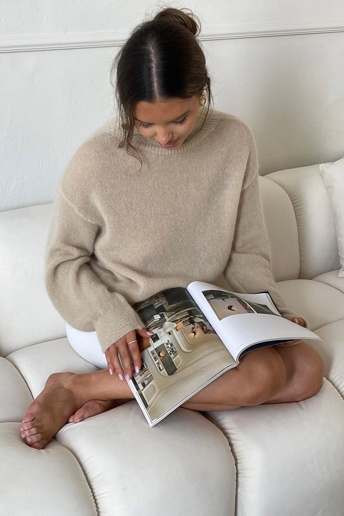 Nudyess Rose sweter z golfem beżowy moherowy oversize