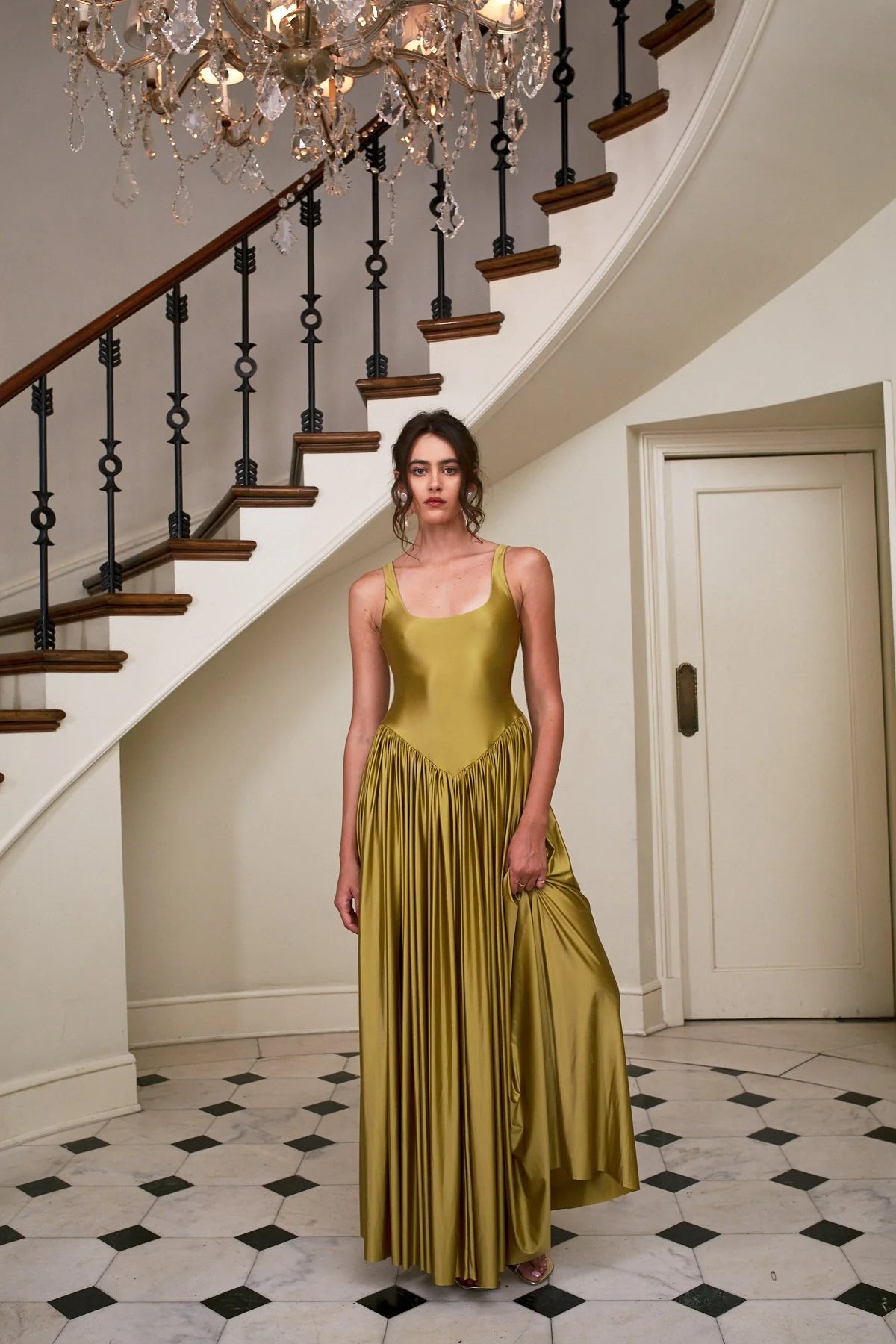 Delfi Collective Oriana sukienka wieczorowa oliwkowa maxi