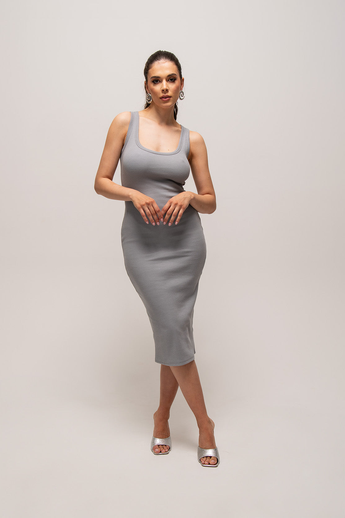 Nudyess Tina sukienka midi Gray bokserka