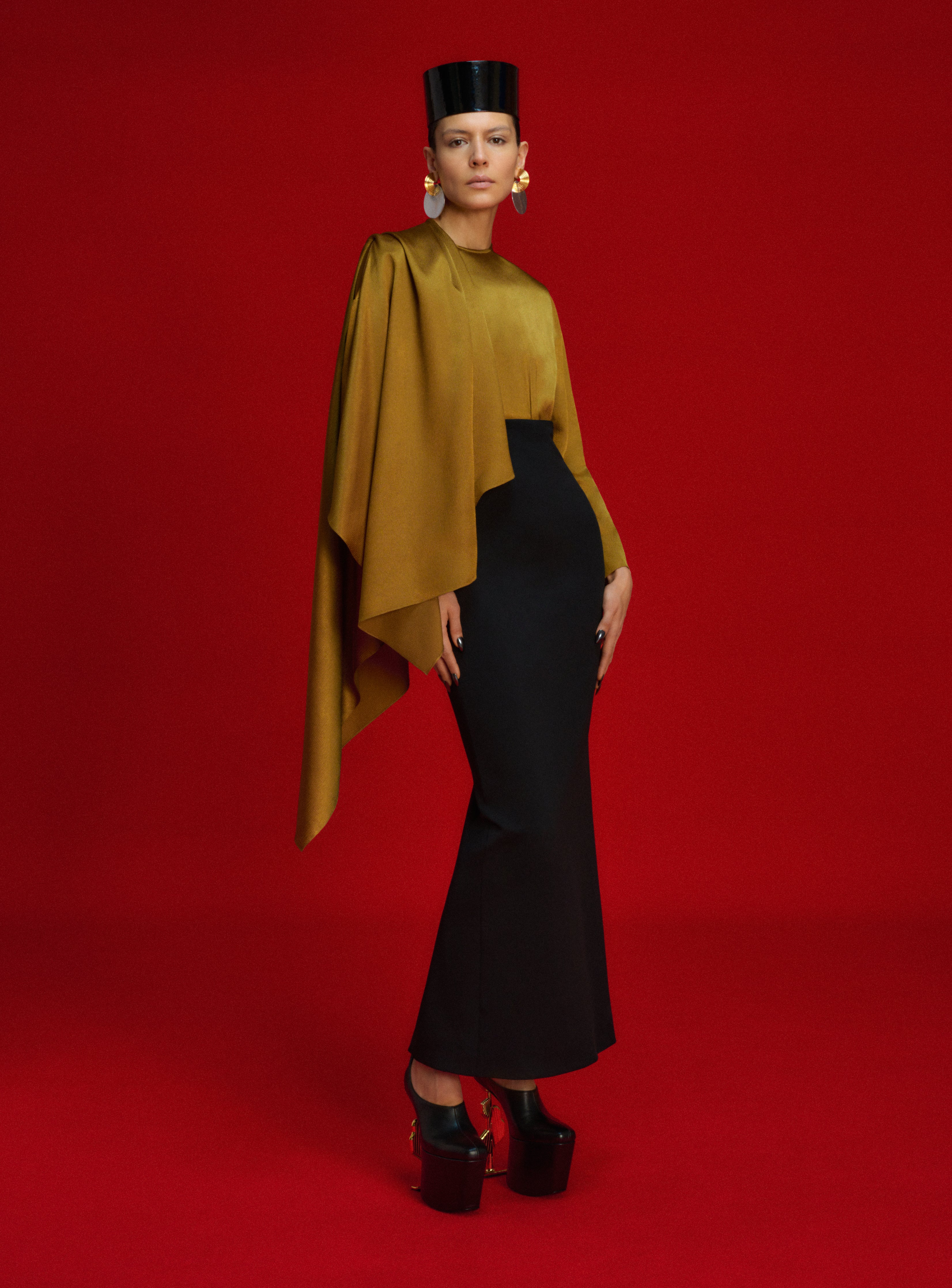 Solace London River sukienka maxi czarno-złota skromna