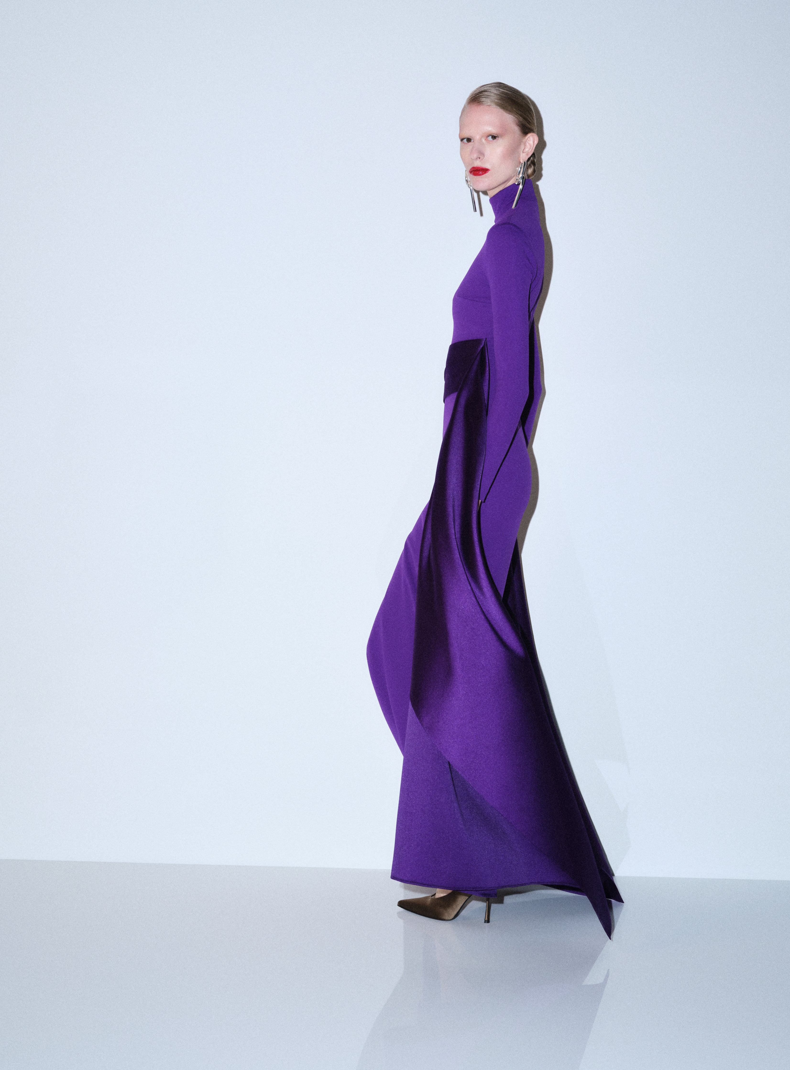 Solace London Olivia sukienka maxi Deep Orchid długi rękaw