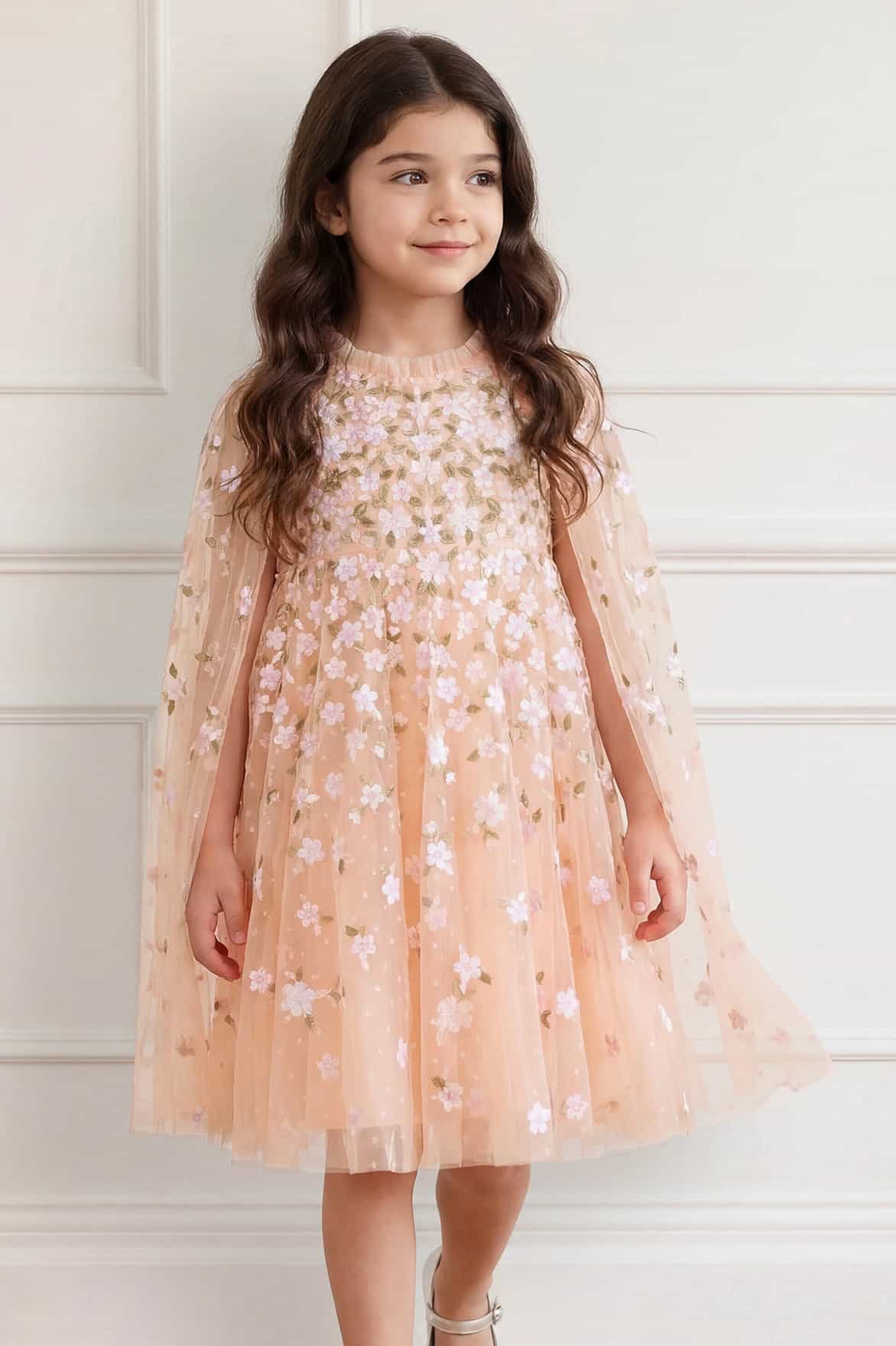 Needle & Thread Camellia Ditsy Cape Kids Dress sukienka Pink haftowana