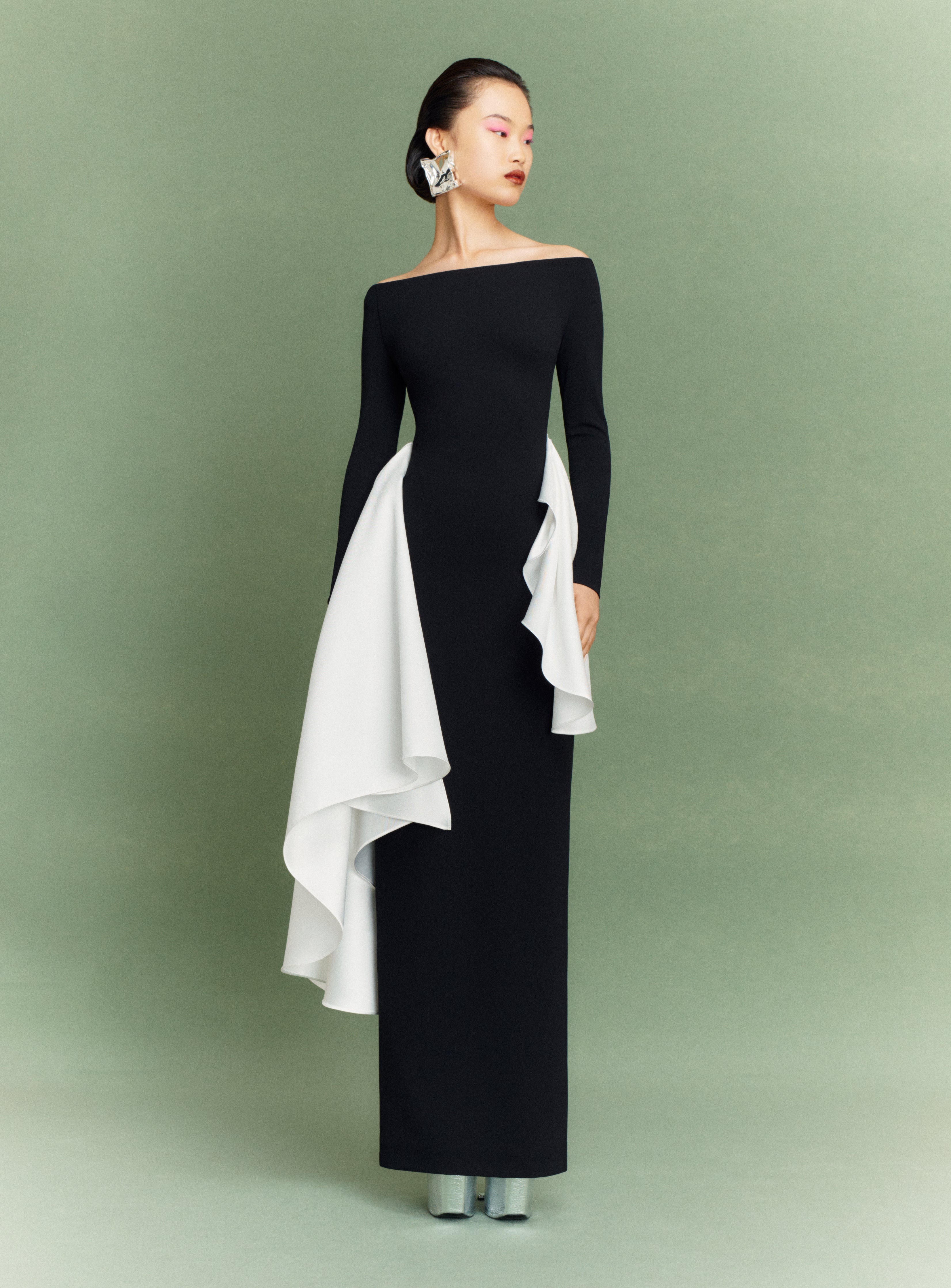 Solace London Kiana sukienka wieczorowa czarno-kremowa maxi