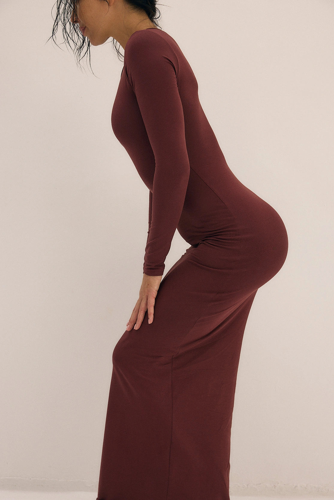 Nudyess Shape sukienka maxi bordowa bawełniana