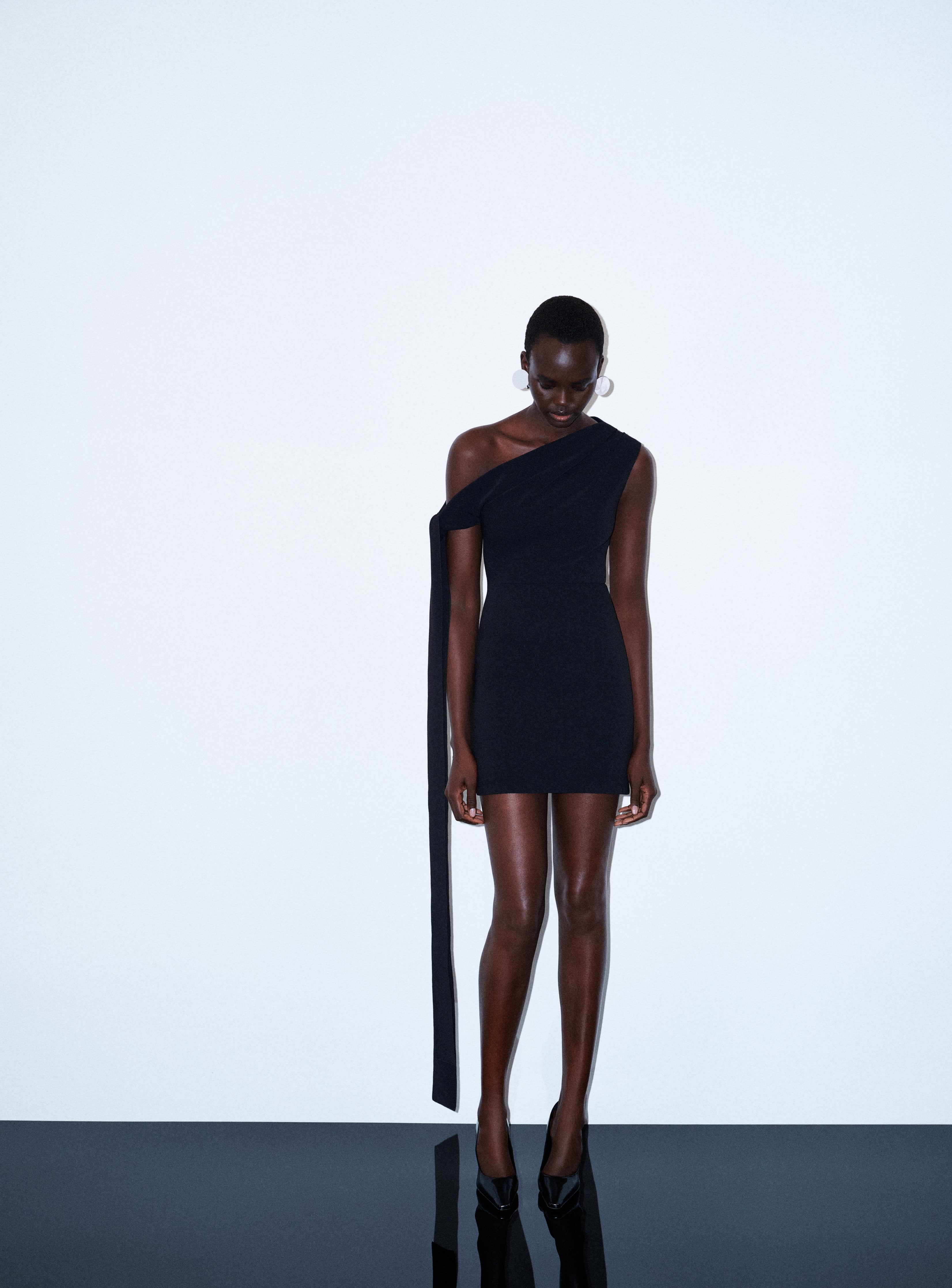 Solace London The Gardner Mini Dress sukienka czarna asymetryczna