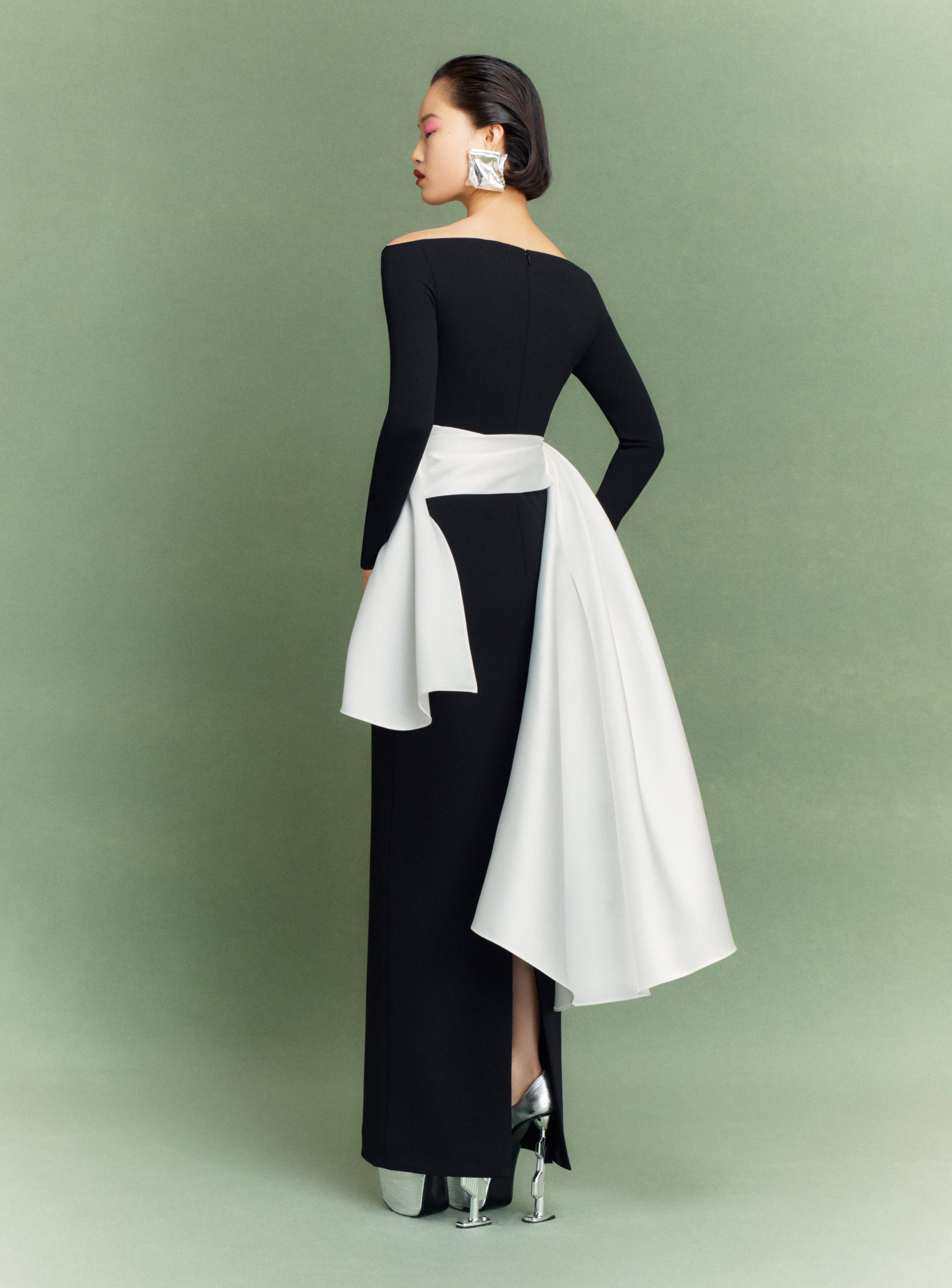 Solace London Kiana sukienka wieczorowa czarno-kremowa maxi