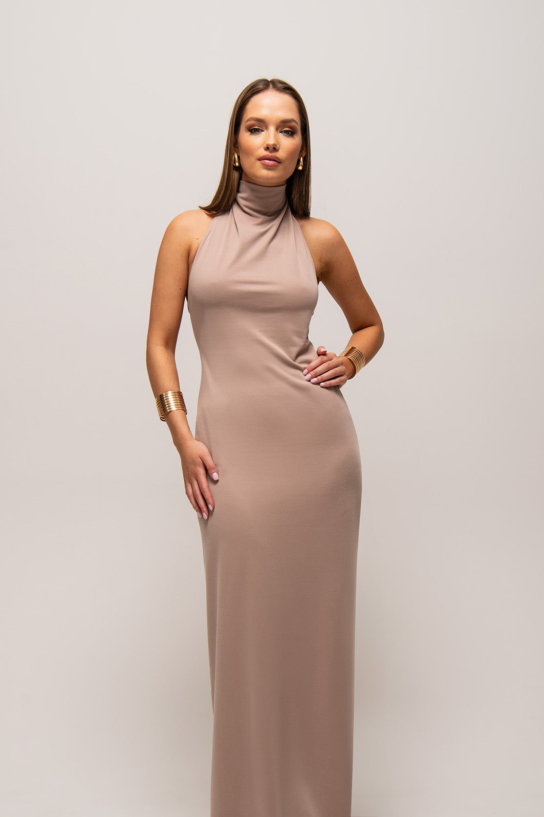 Nudyess Lavenda maxi sukienka almond odkryte plecy