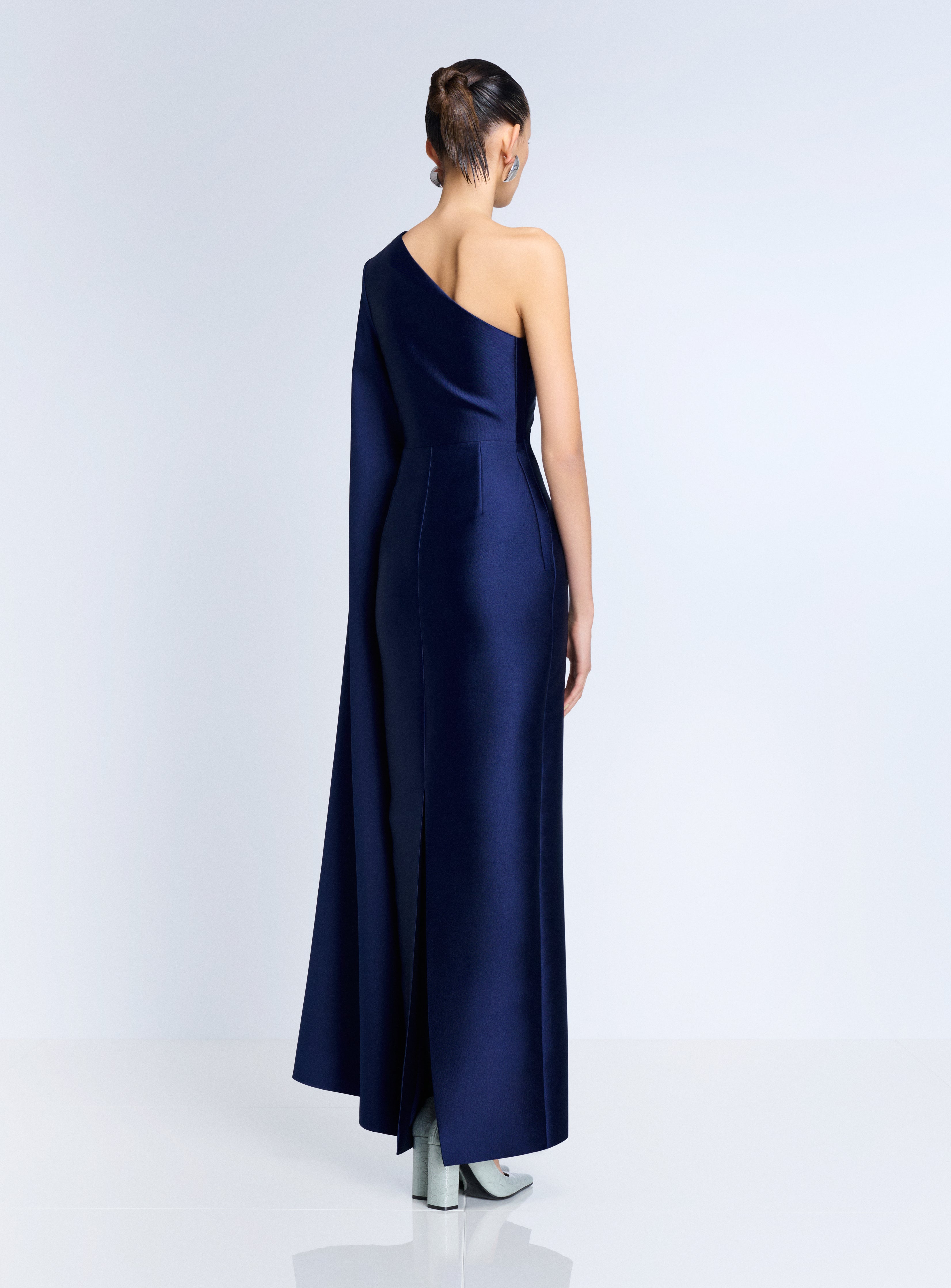 Solace London The Veya Maxi Dress sukienka granatowa plisowana