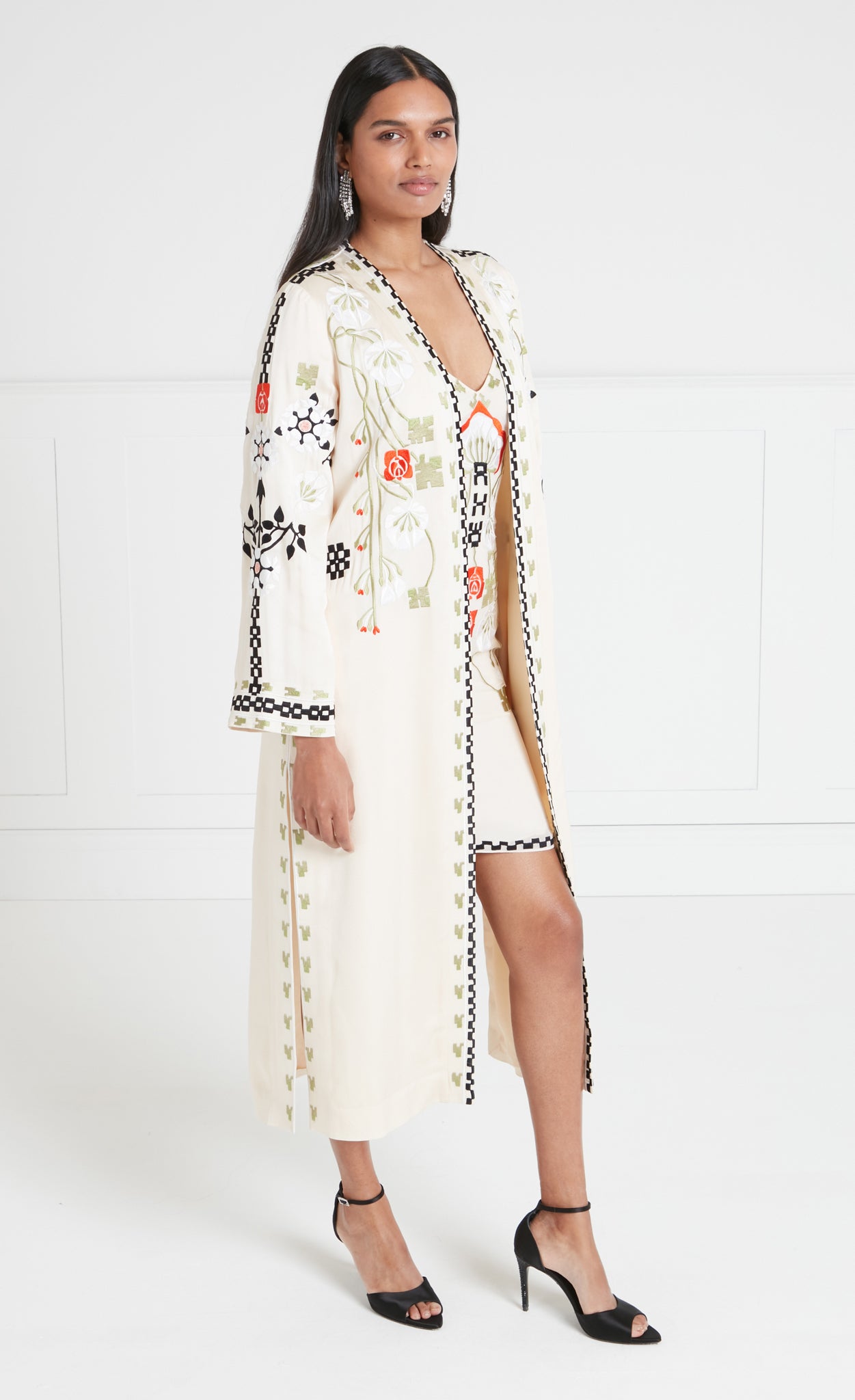 Temperley London Casa płaszcz piaskowy haftowany kimono