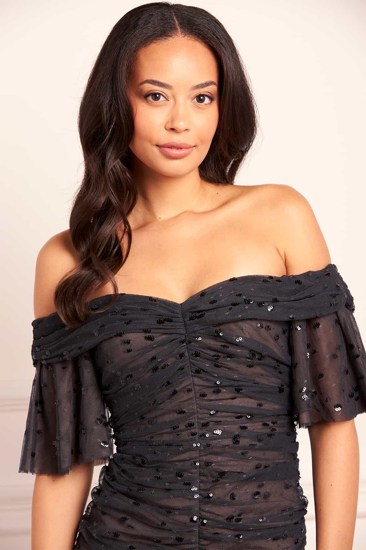 Needle & Thread Dappled Sequin Rouched Off-Shoulder Gown suknia czarna