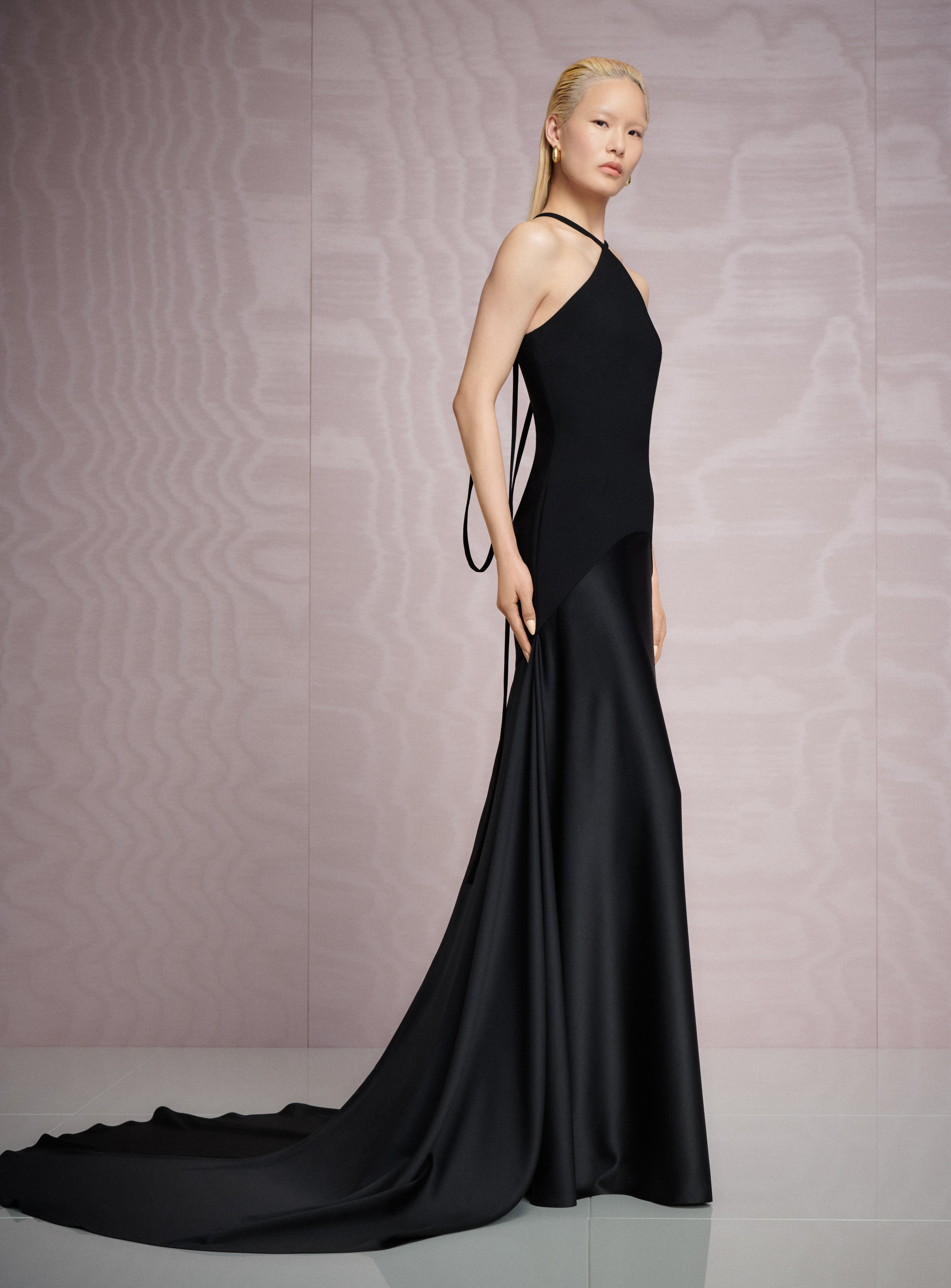 SOLACE LONDON Florie Maxi sukienka wieczorowa czarna halter