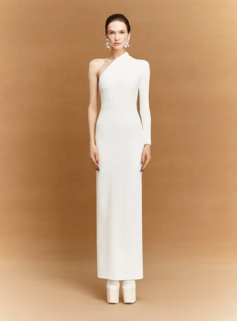 Solace London The Joana Maxi sukienka Cream jedno ramię