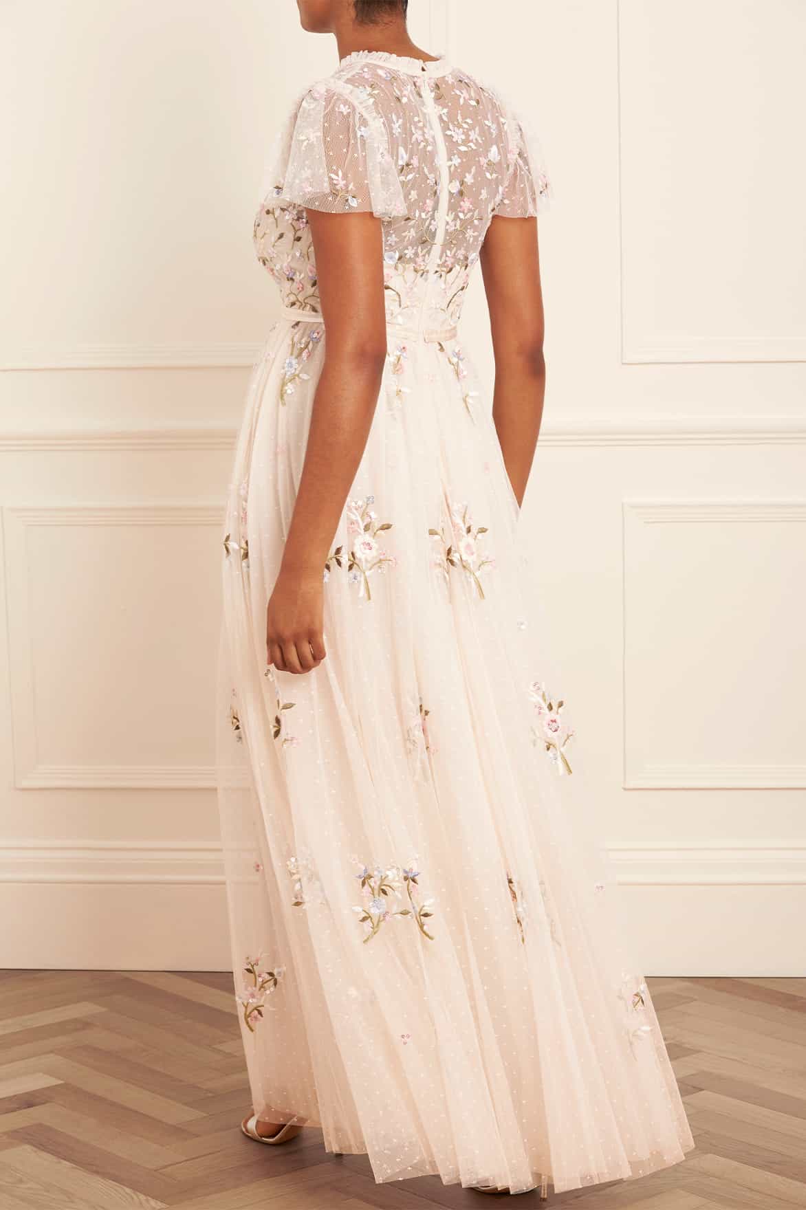 Needle & Thread Petunia Cap Sleeve Gown suknia kremowa haftowana