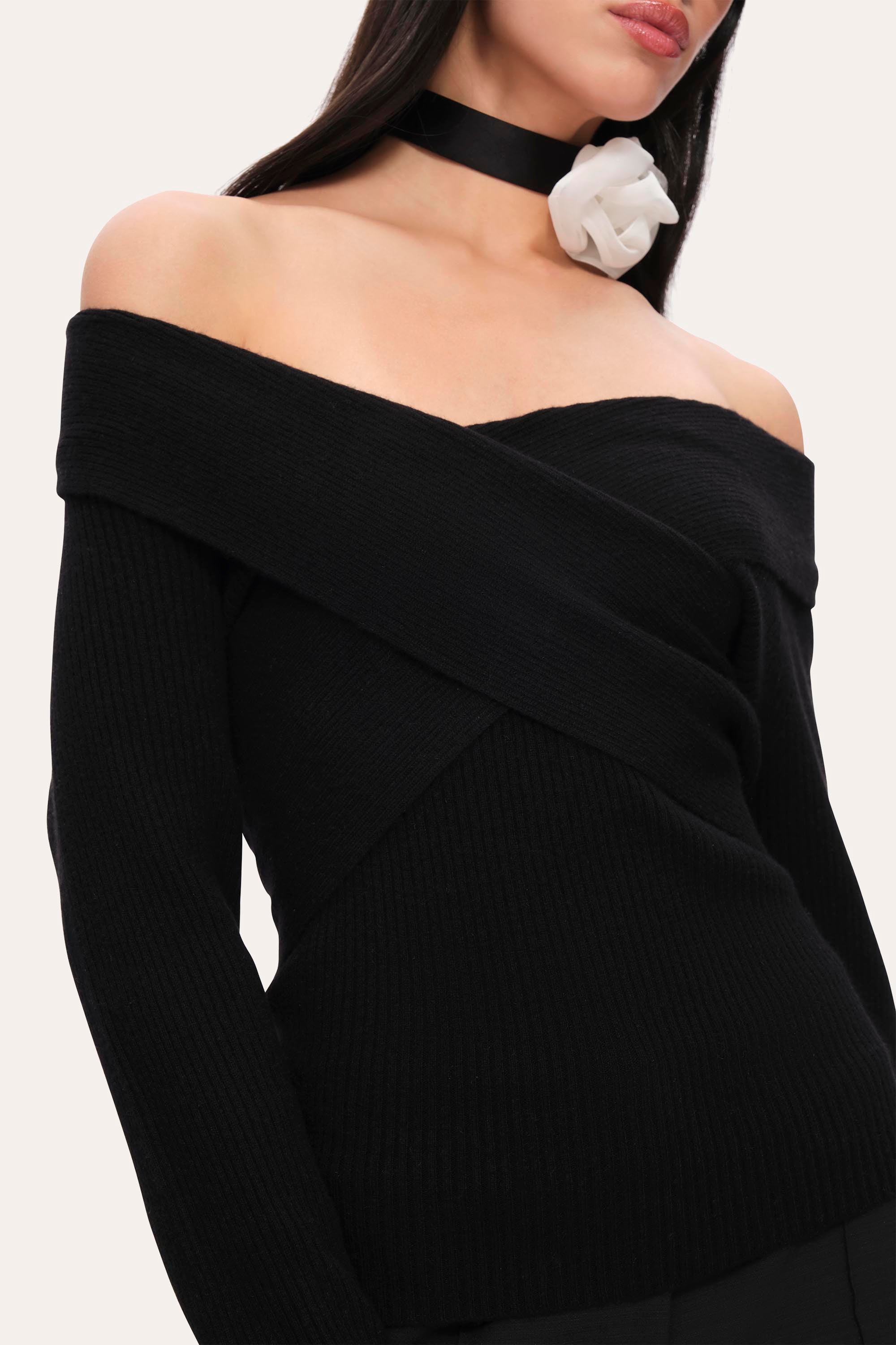 Elie Tahari E954X514 sweter czarny kaszmirowy