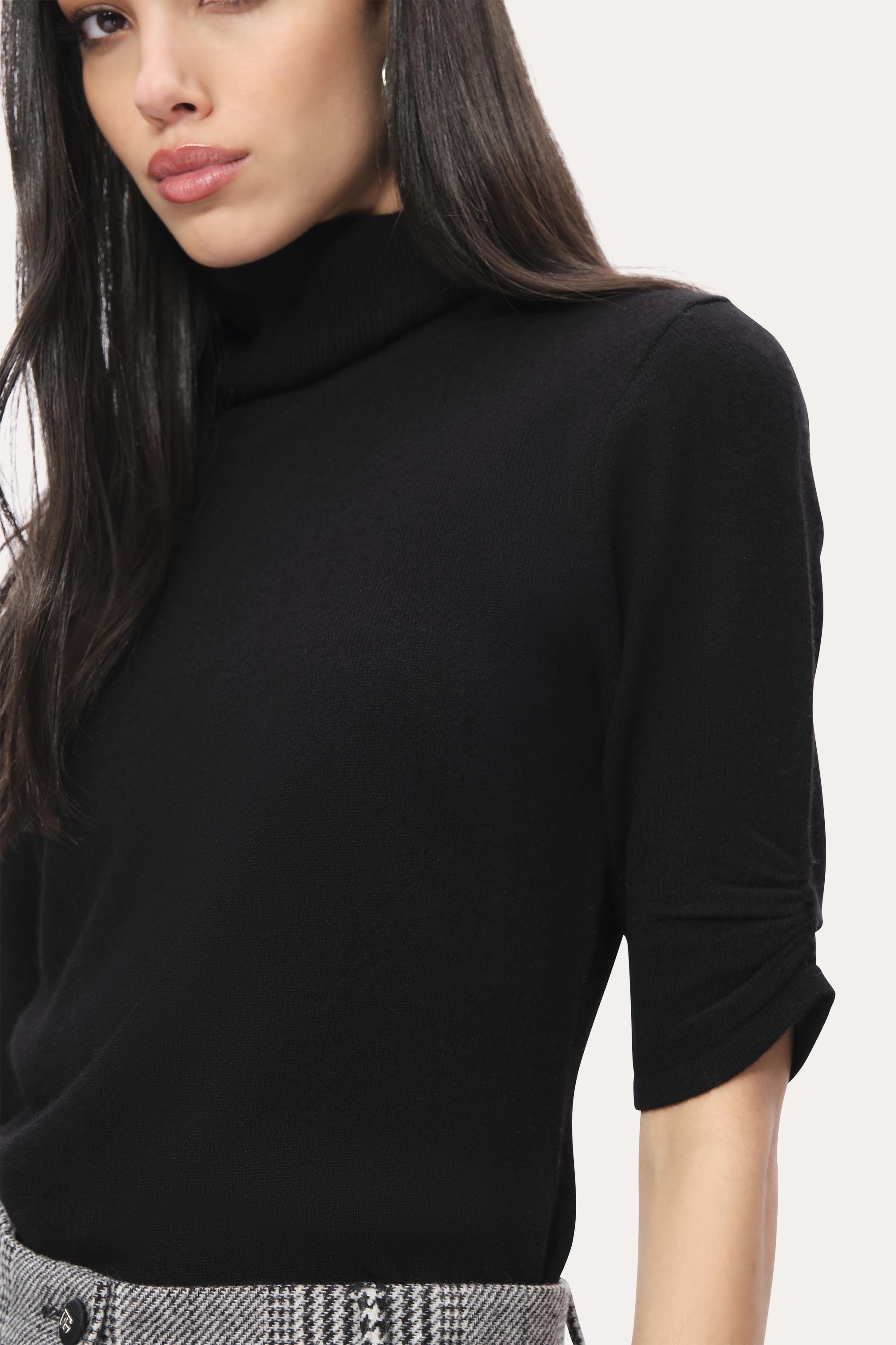 Elie Tahari Cash-Wool sweter czarny krótki golf