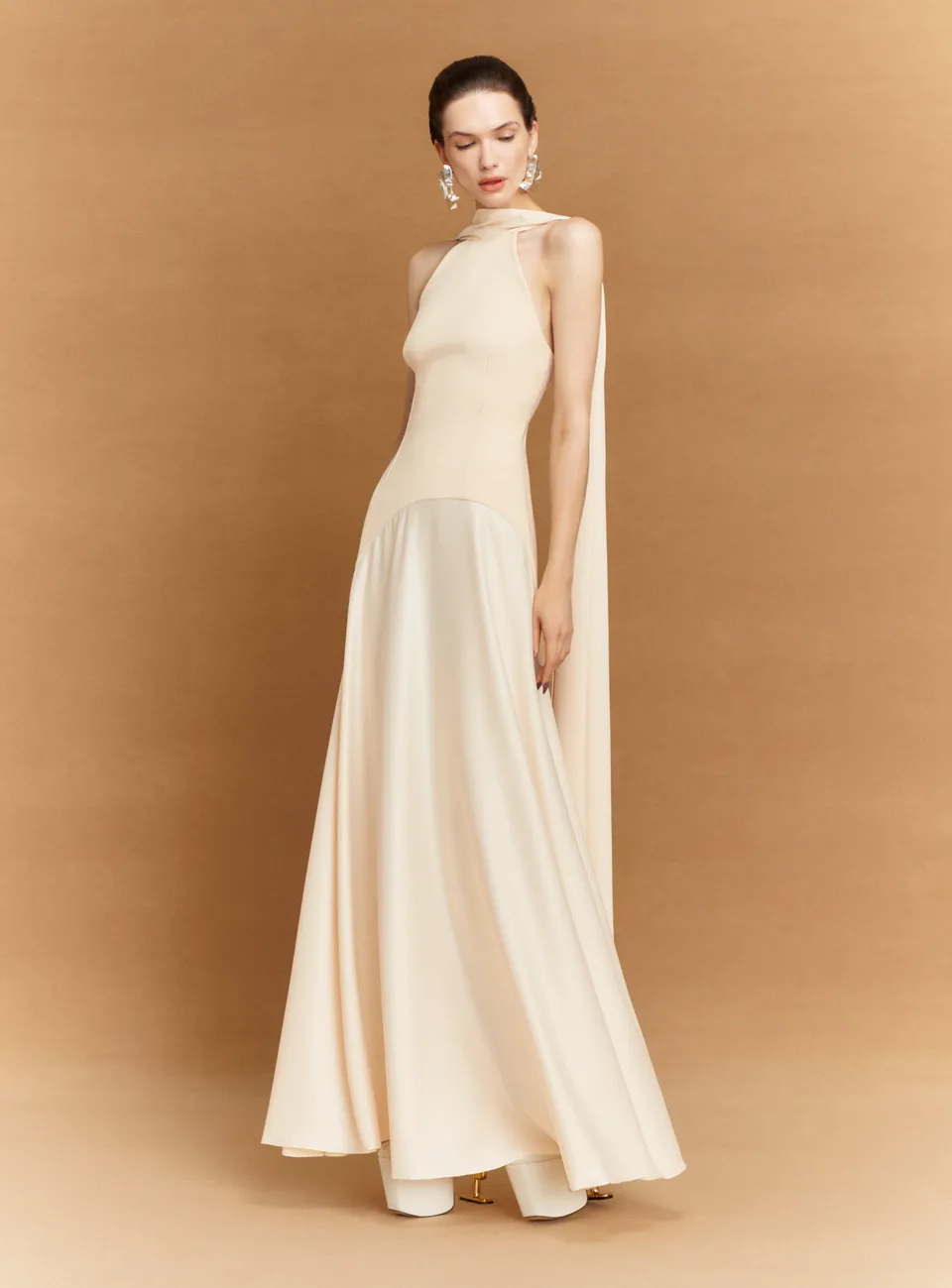 Solace London Cece sukienka maxi Alabaster halter