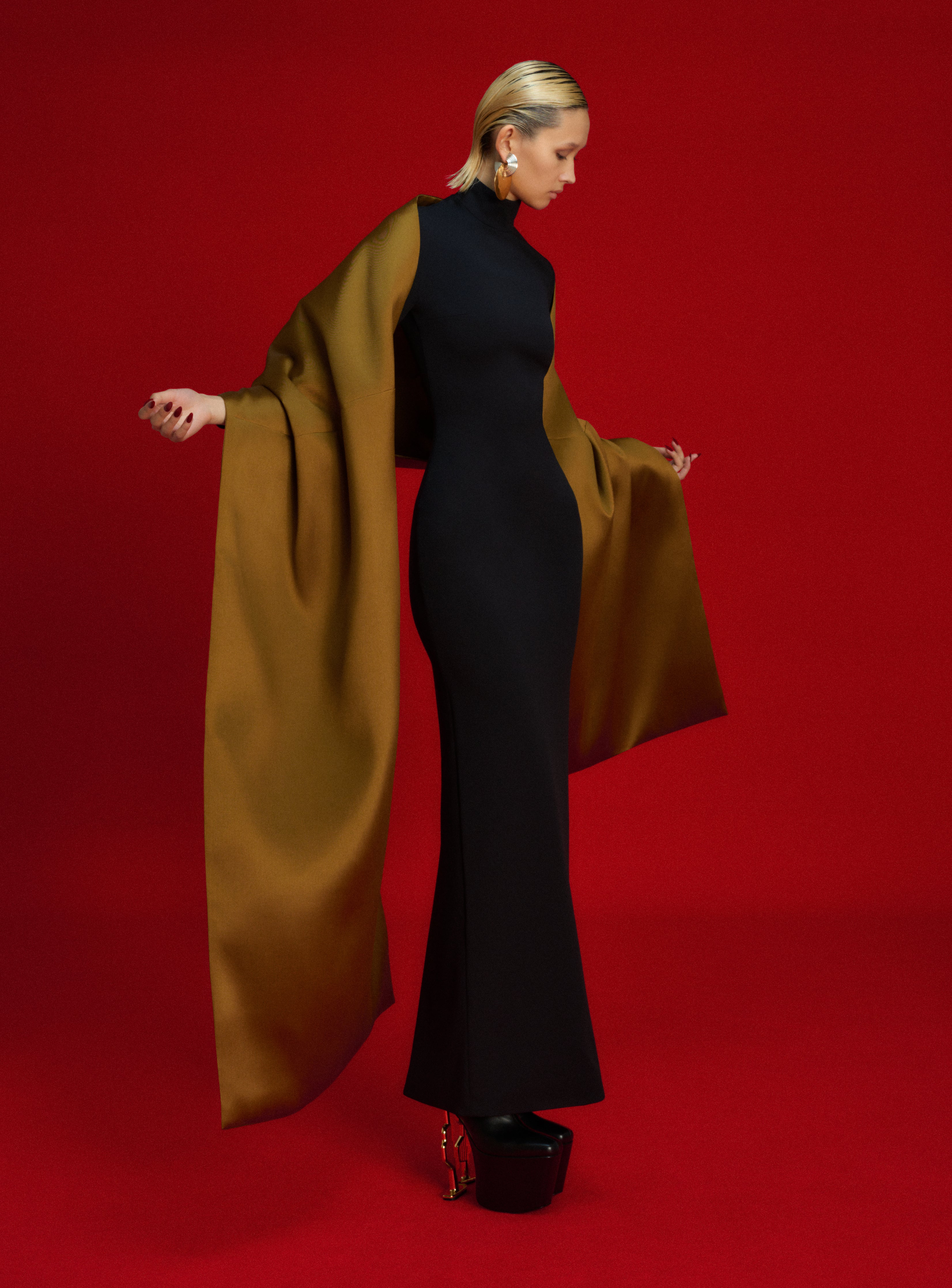 Solace London Lyana sukienka maxi Gold Black color block