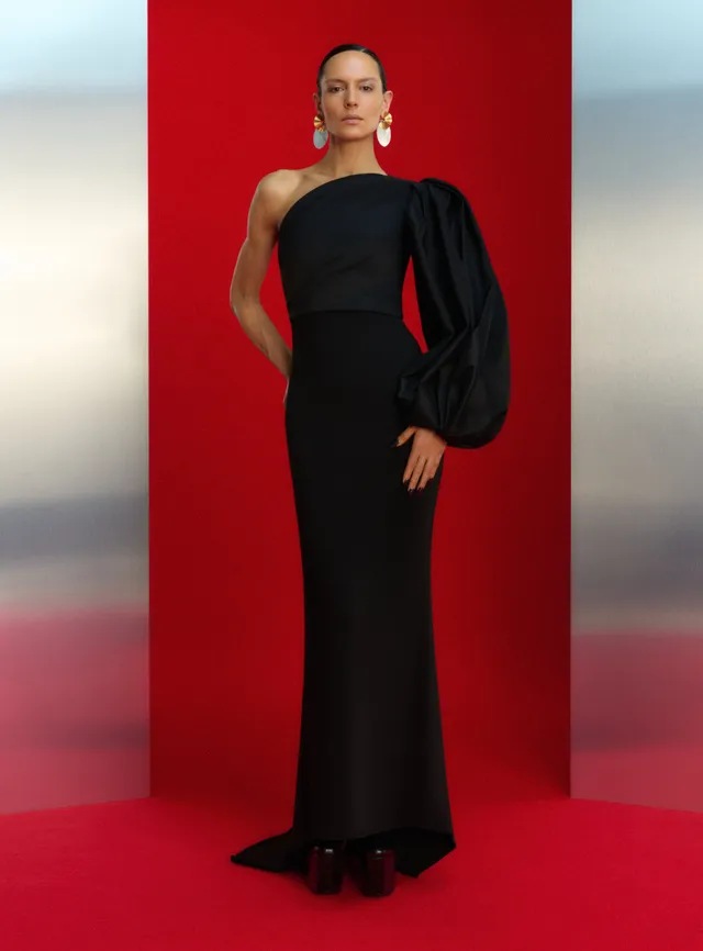 SOLACE LONDON Ivy sukienka maxi czarna jedno ramię