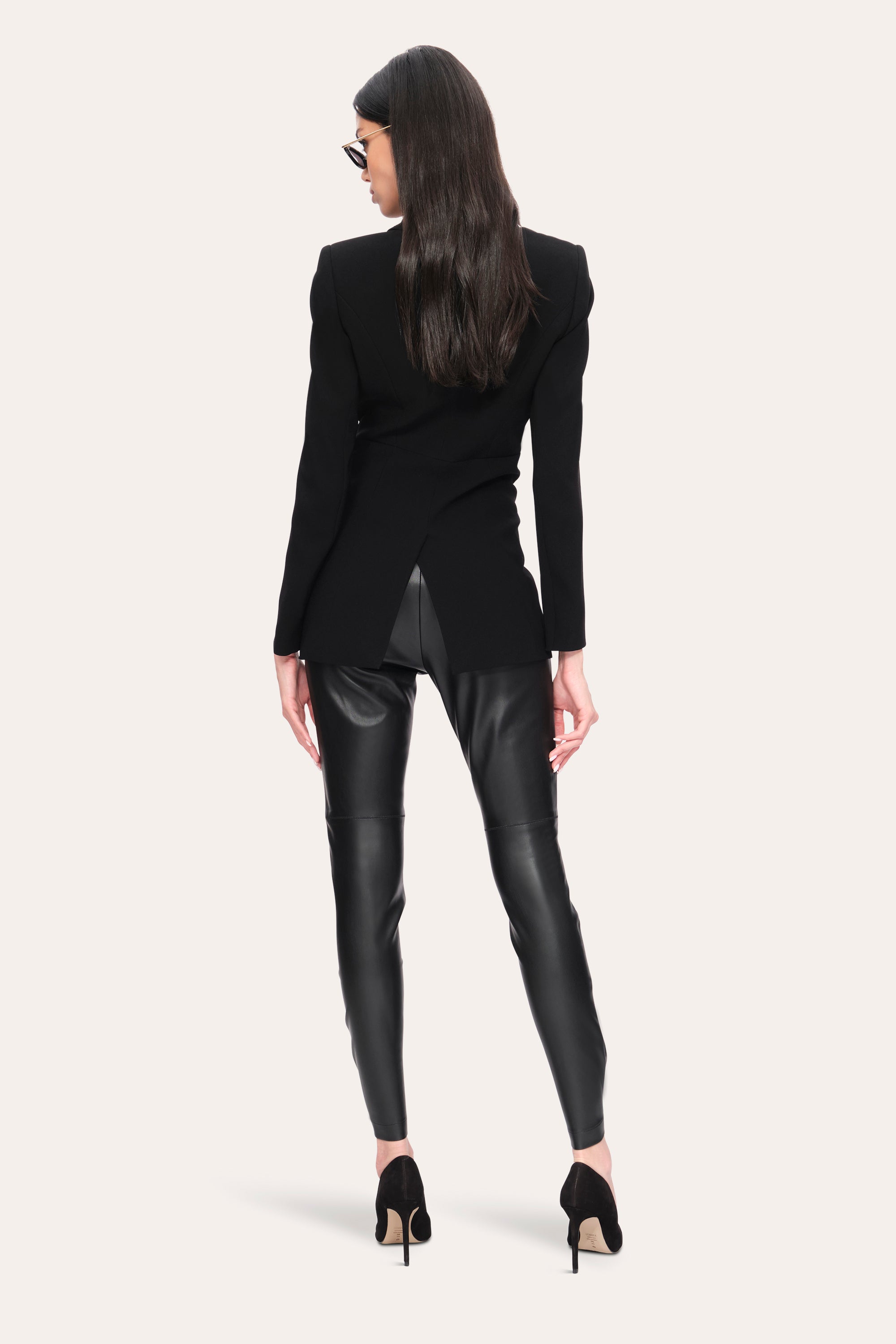 Elie Tahari Vegan Leather legginsy czarne ze szwami