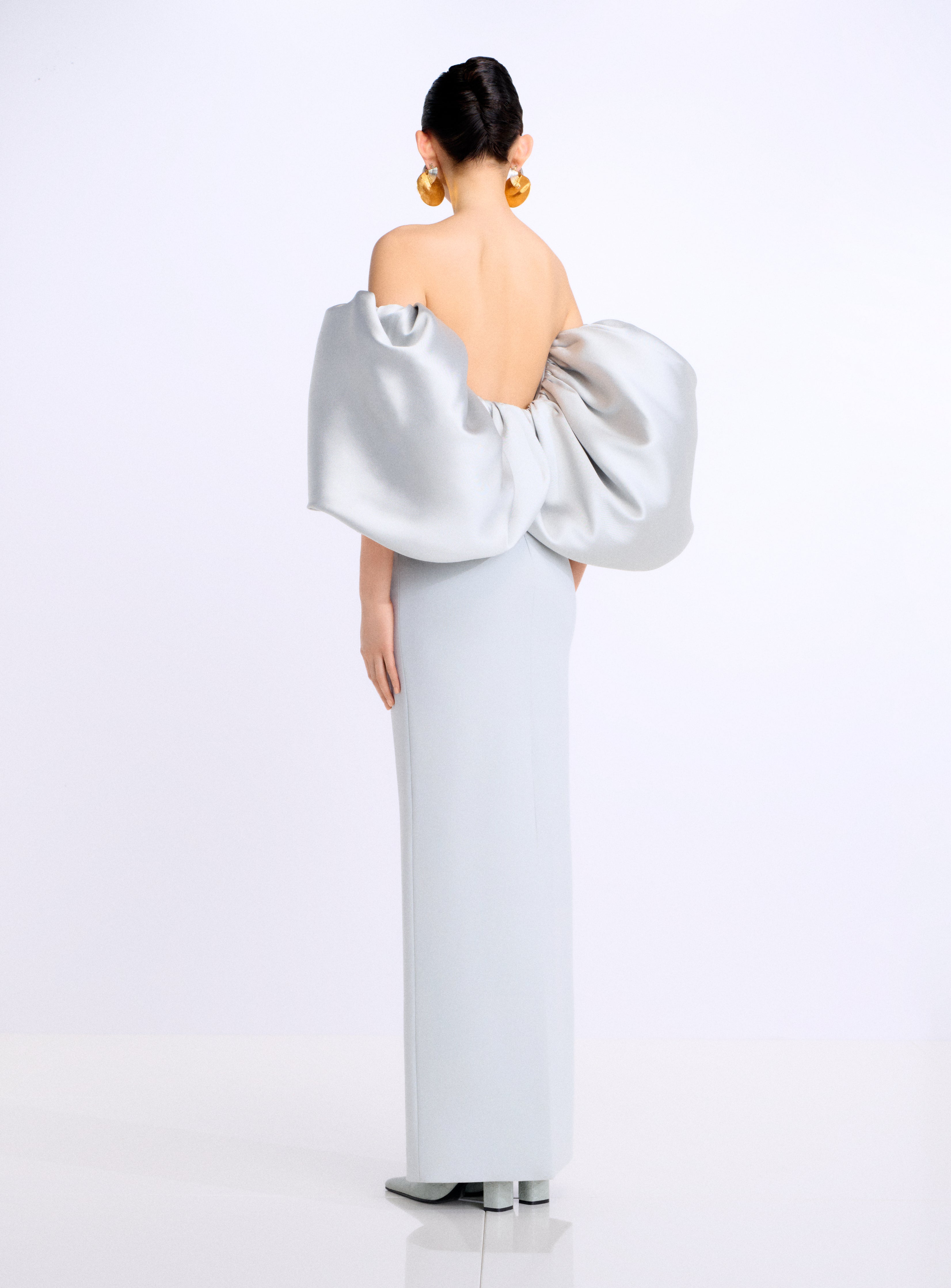 Solace London Floris sukienka wieczorowa srebrna maxi