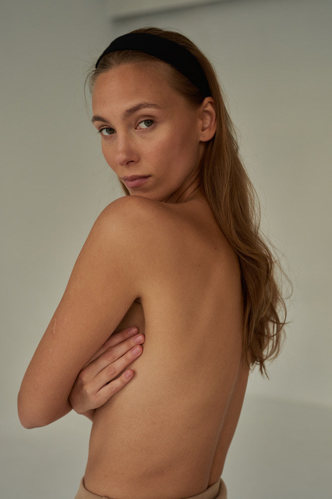 Nudyess Tiffany opaska na głowę czarna prążkowana